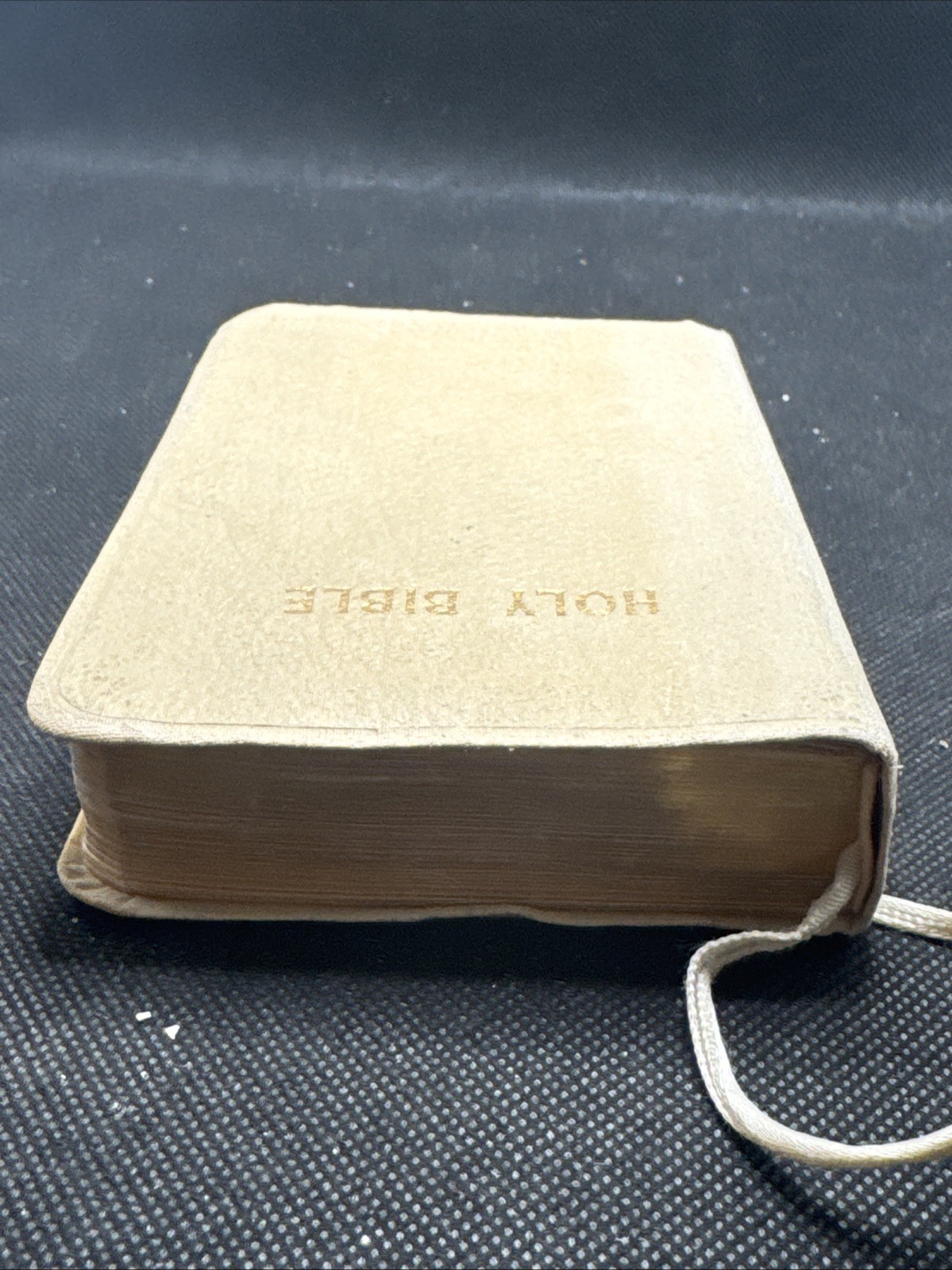 Holy Bible KJV World 01225 White Pocket 5.5 in Vintage Great Britain Gold Edges