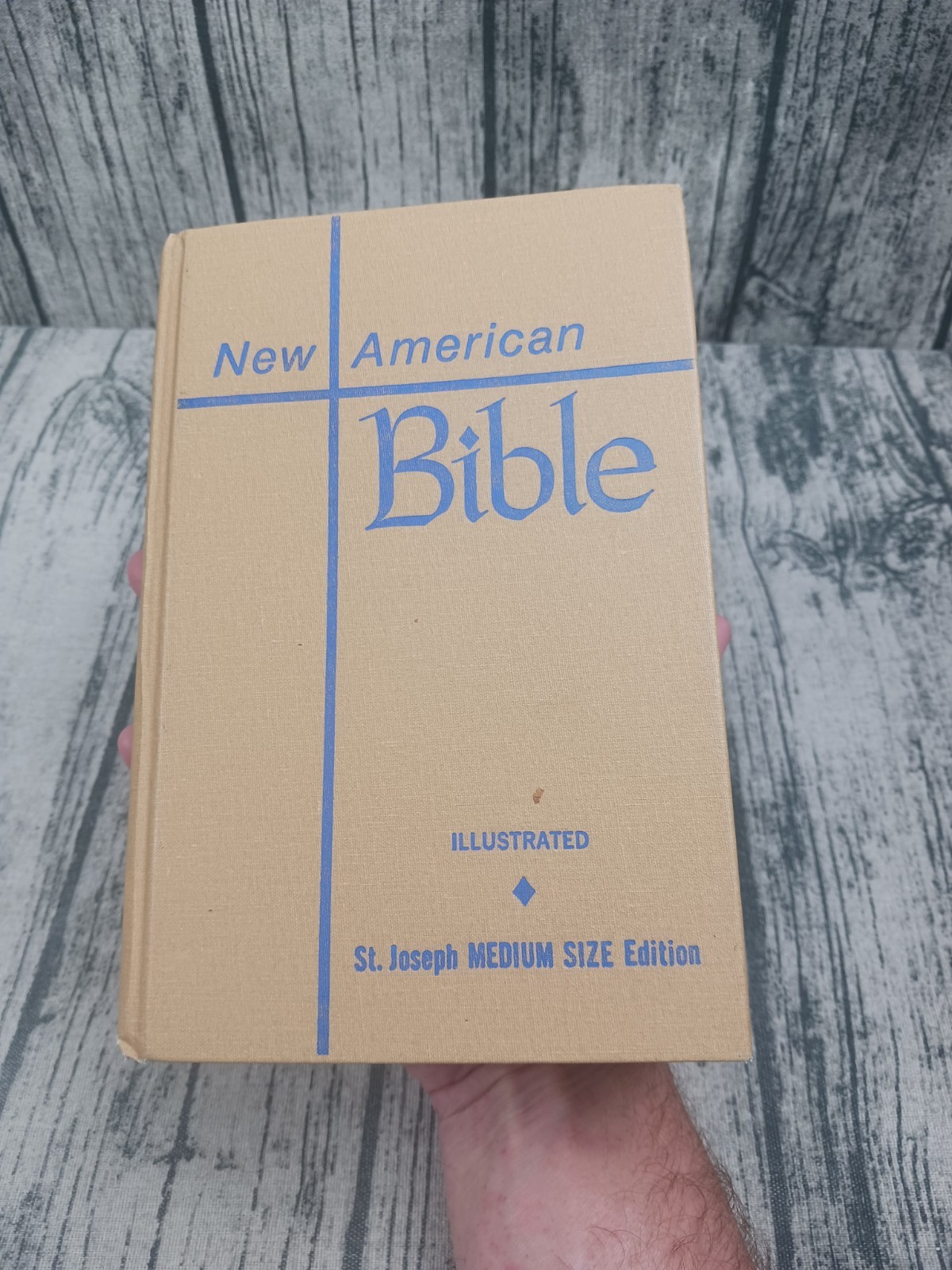The New American Bible – St Joseph Edition Medium Size Illustrated – Pre-Owned
