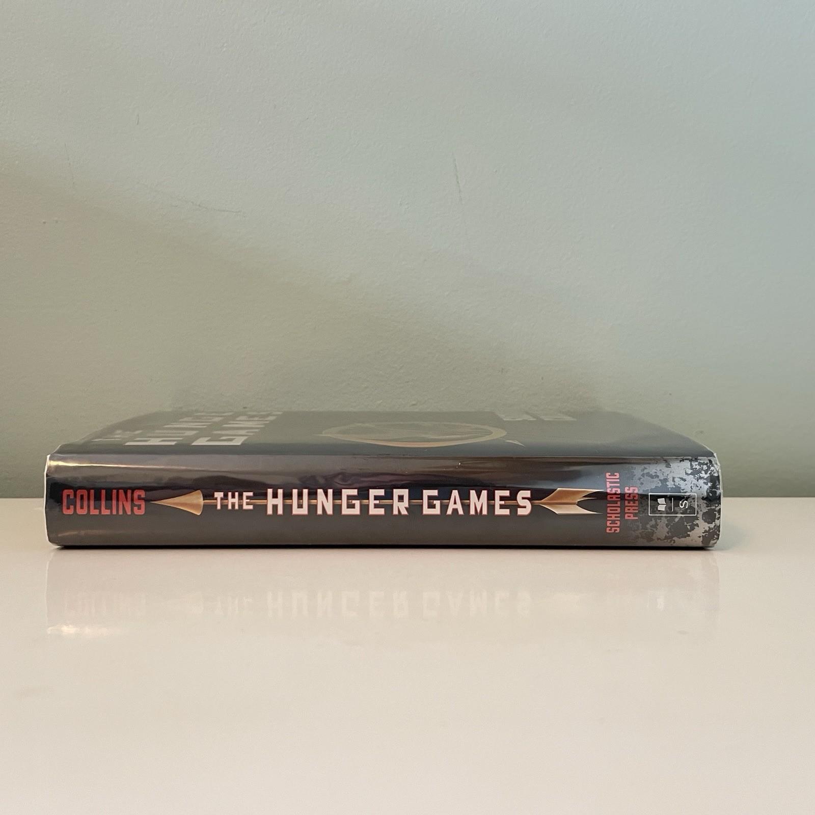 The Hunger Games – Suzanne Collins (Hardcover 1st Printing 10 9 8 7 6 5 4 3 2 1)