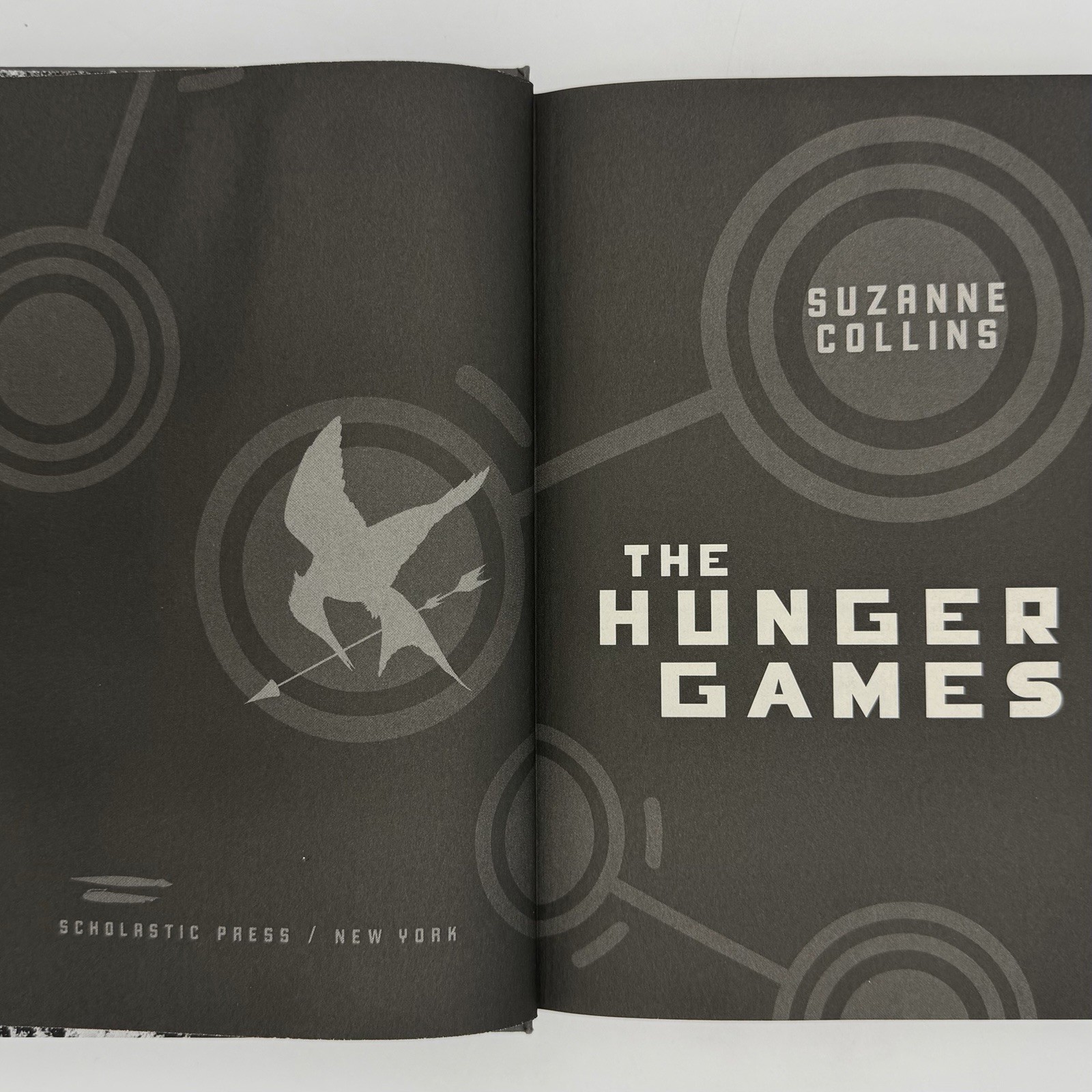 The Hunger Games – Suzanne Collins (true 1st edition 1st print) Scholastic, 2008