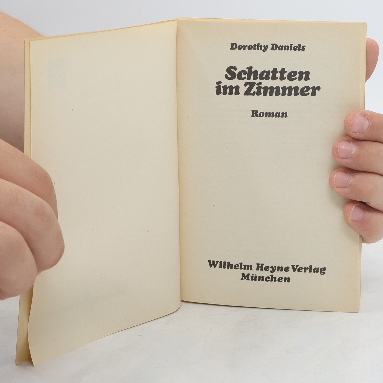Schatten im Zimmer  |  Dorothy Daniels