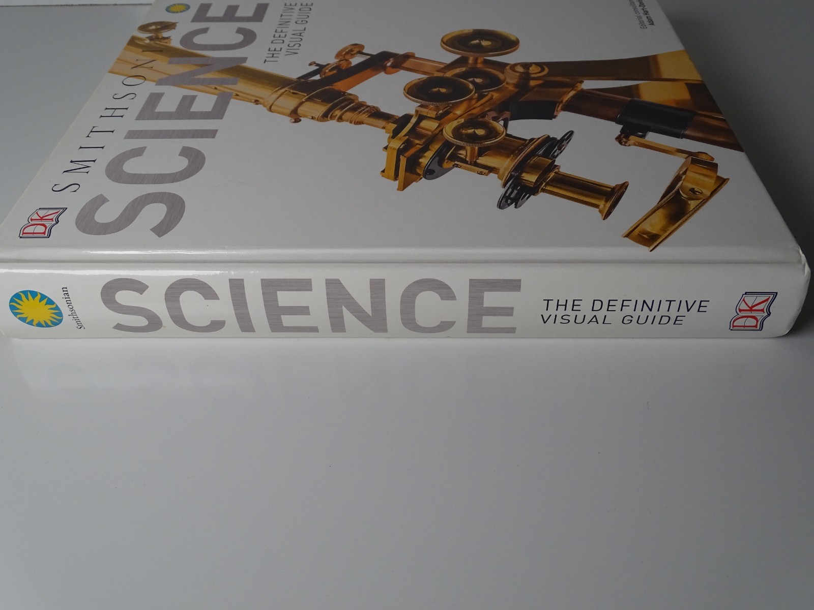 « Science: The Definitive Visual Guide / 512 Pages / Published In 2016