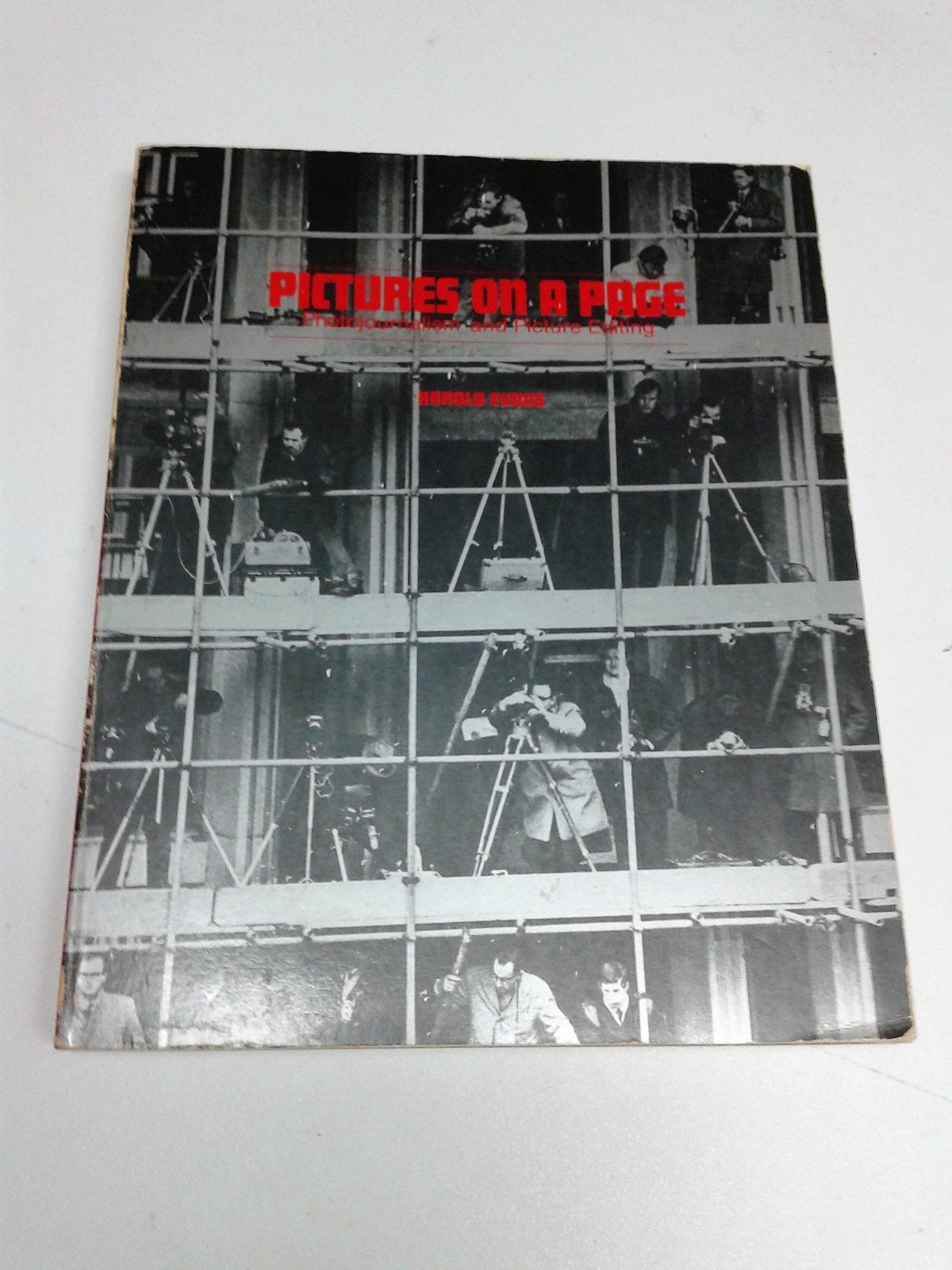 Pictures on a page: Photojournalism and picture editing