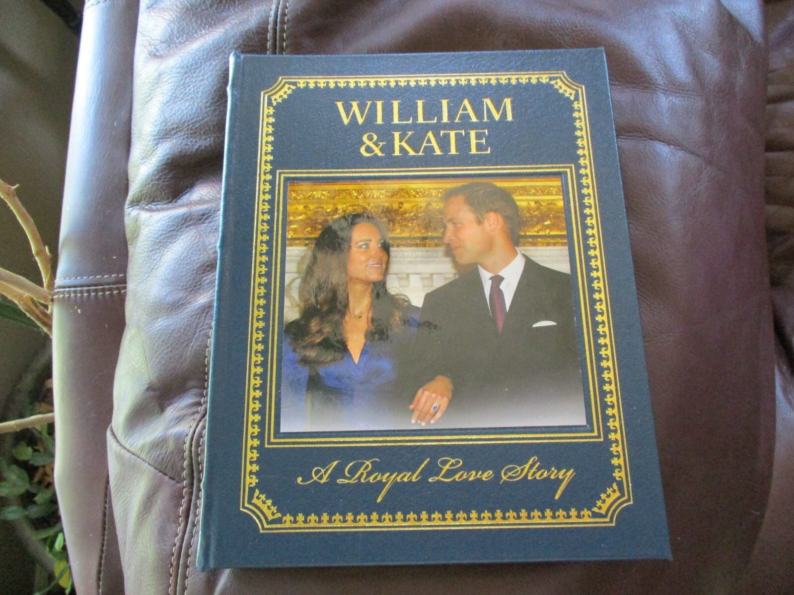 William & Kate – A Royal Love Story – Easton Press 2010 Leather Like New G5