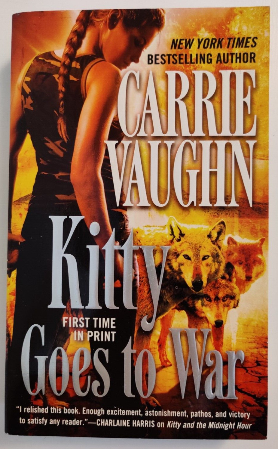 Kitty Goes to War by Carrie Vaughn PB 1st printing