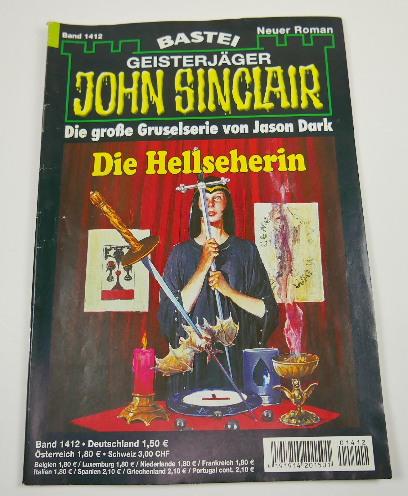 John Sinclair from Jason Dark German 1412 Die Hellseherin Roman Booklets