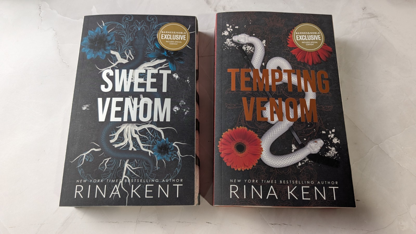 Sweet Venom and Tempting Venom (Vipers #2 , #3) Deluxe Edition Sprayed Edges Art