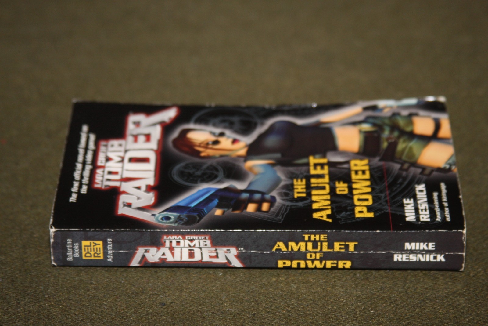 Lara Croft Tomb Raider: The Amulet of Power by Mike Resnick 2003 PB 1st Printing