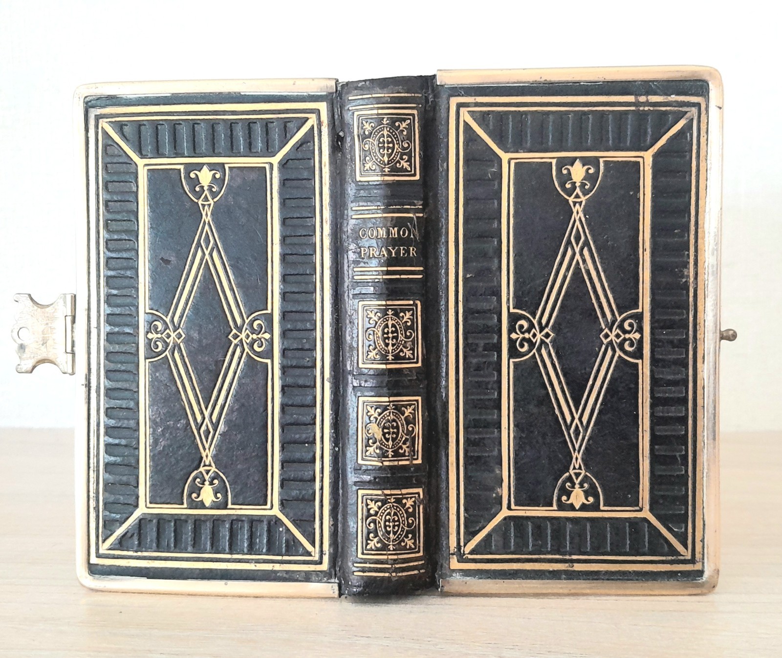 ANTIQUE MINIATURE BOOK OF COMMON PRAYER BIBLE, FINE BINDING WITH CLASP, 18