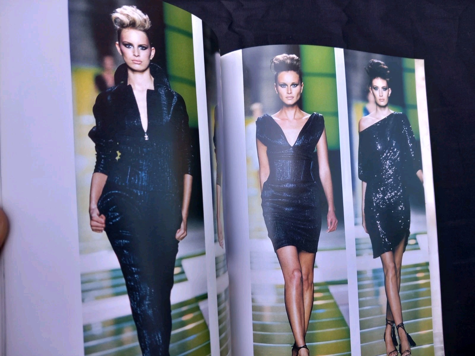 VERSACE Versus Womens Runway Collection – Spring/Summer 2001- small format