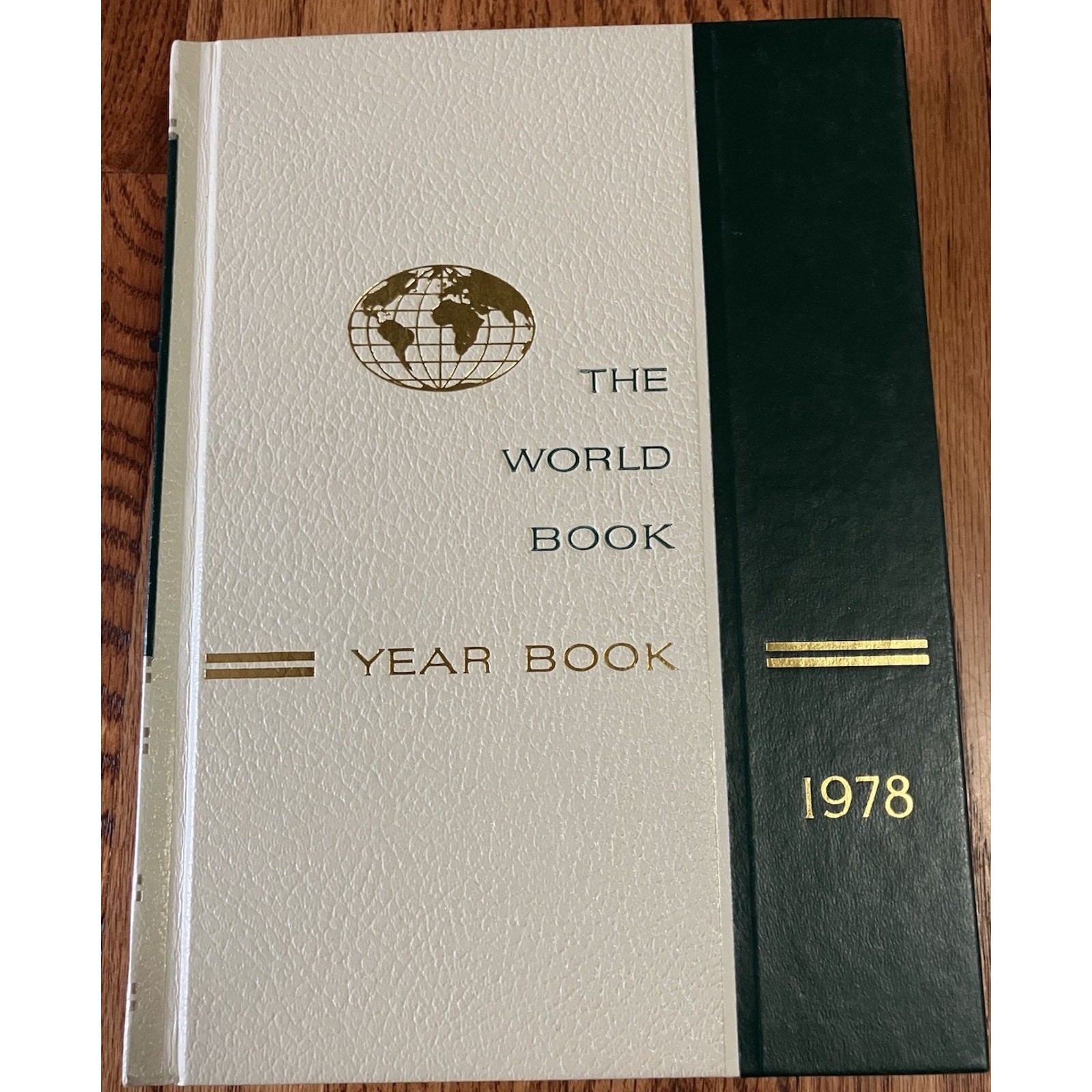 1978 The World Book Encyclopedia Yearbook 1977 Year in Review 608 Pages