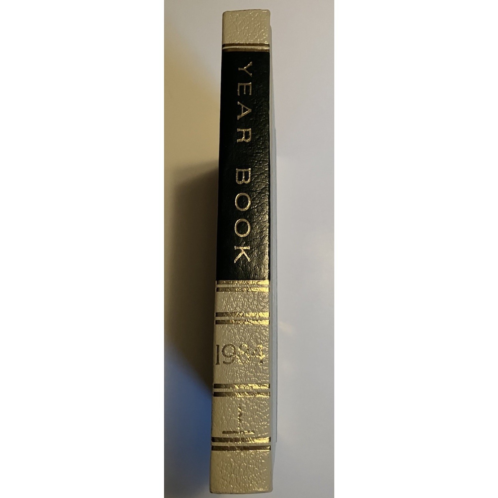 1984 The World Book Encyclopedia Yearbook 1983 Year in Review 608 Pages