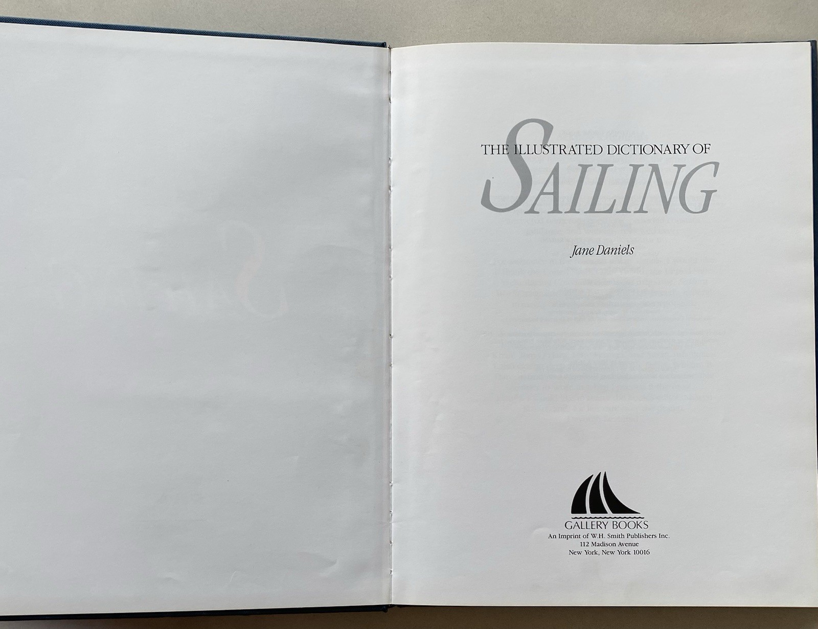 The Illustrated Dictionary of Sailing by Jane Daniels (1989 Ex-Library HCDJ)