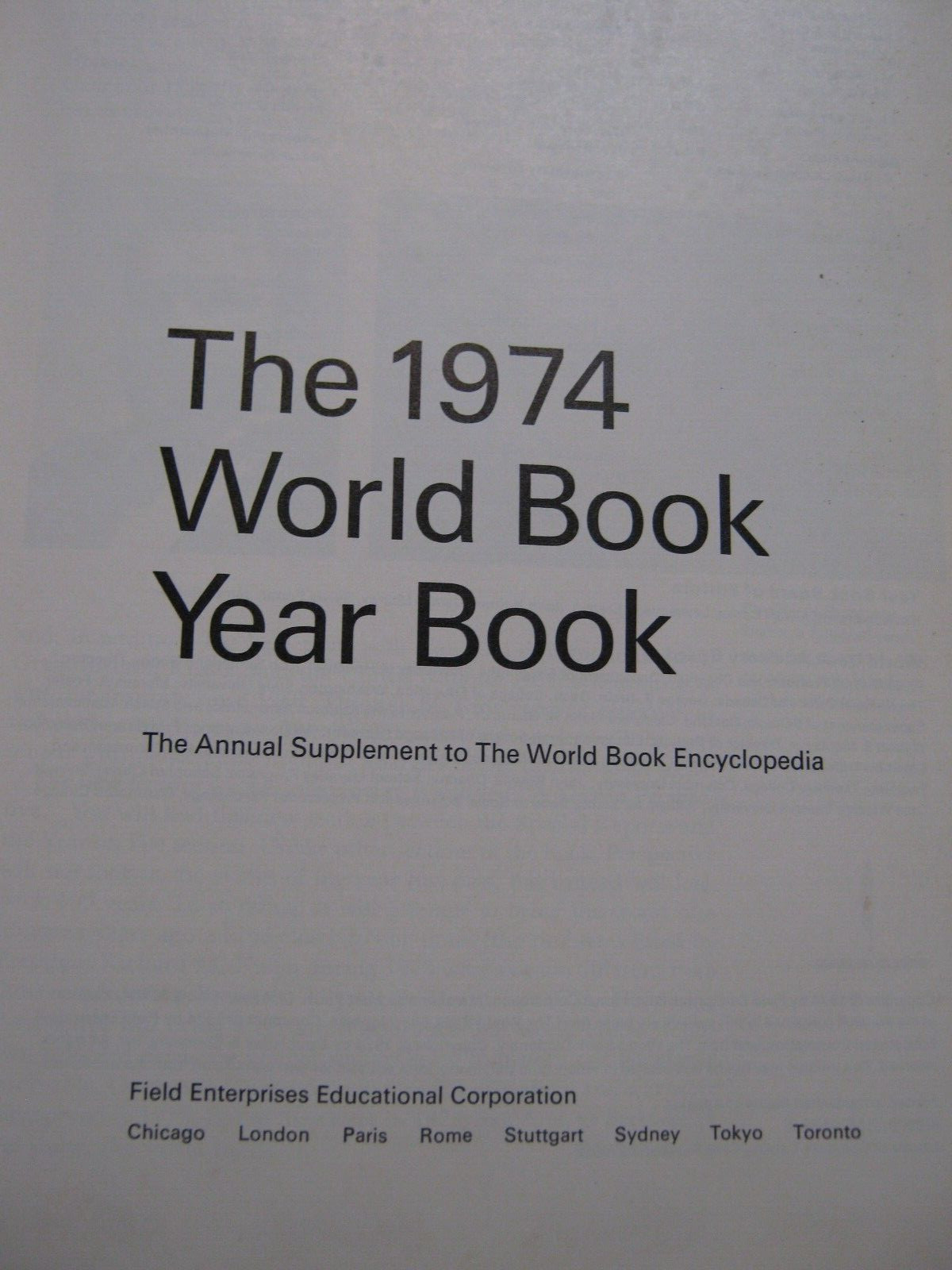 The World Book Yearbook 1974, 608 pages