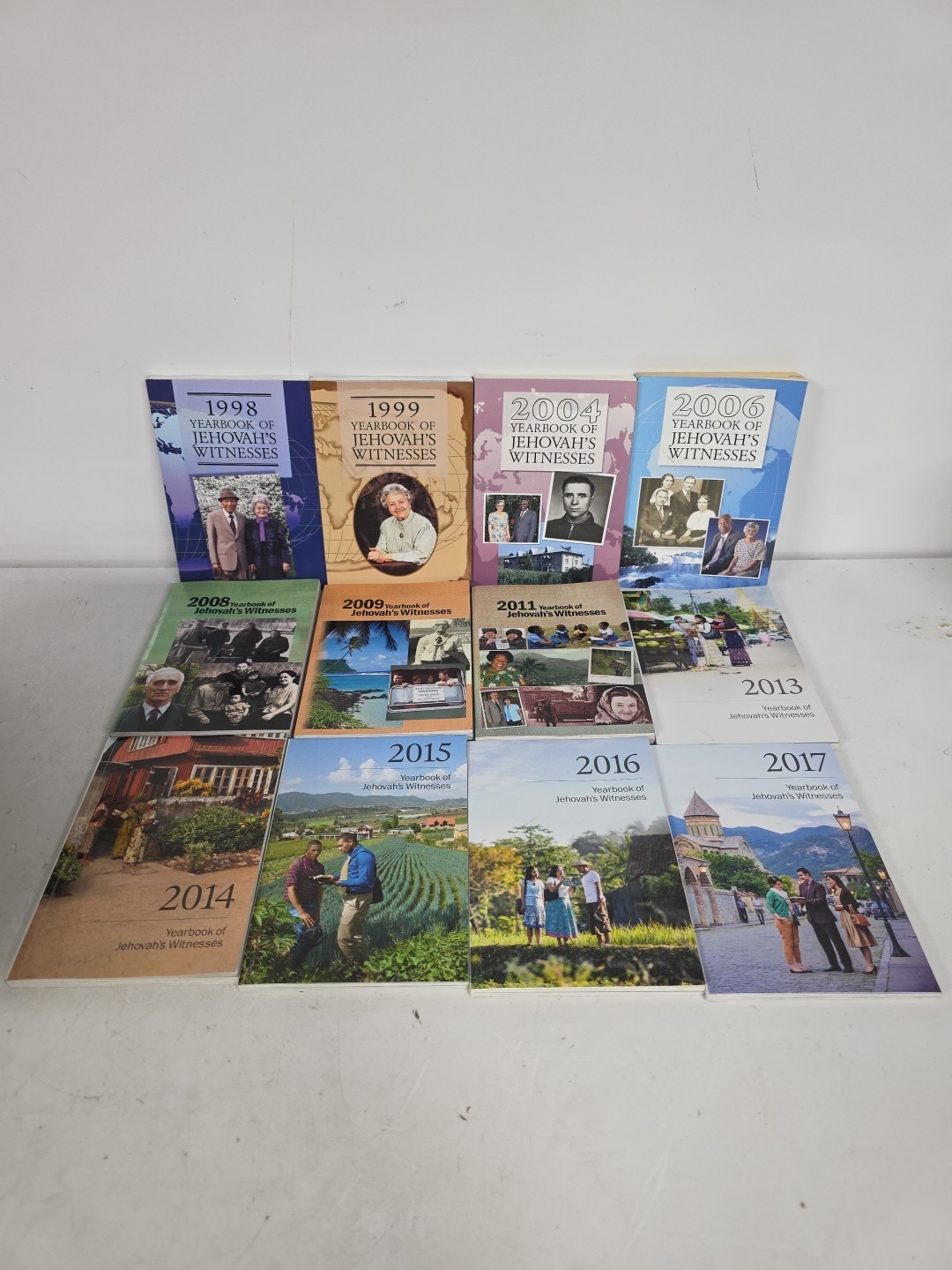 Watchtower Yearbooks 1990s-2010s Lot Of 12 – Yearbook Of Jehovah&rsquo;s Witnesses