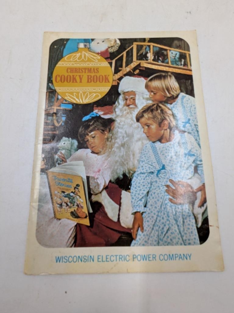 1970 WE Energies Cookie Book Wisconsin Electric Christmas Cooky Recipe Book B