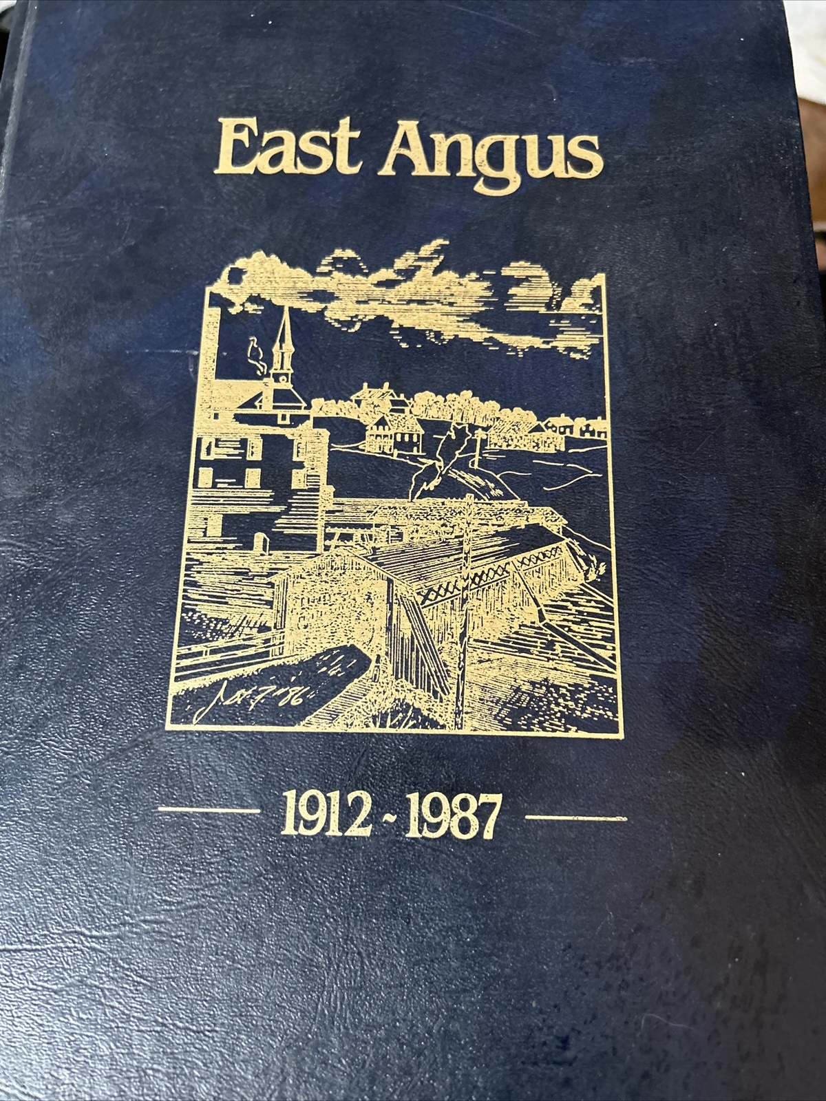 East Angus Quebec 1912-1987 Hardcover BIG FRENCH Canada 376 pages Look at Pics