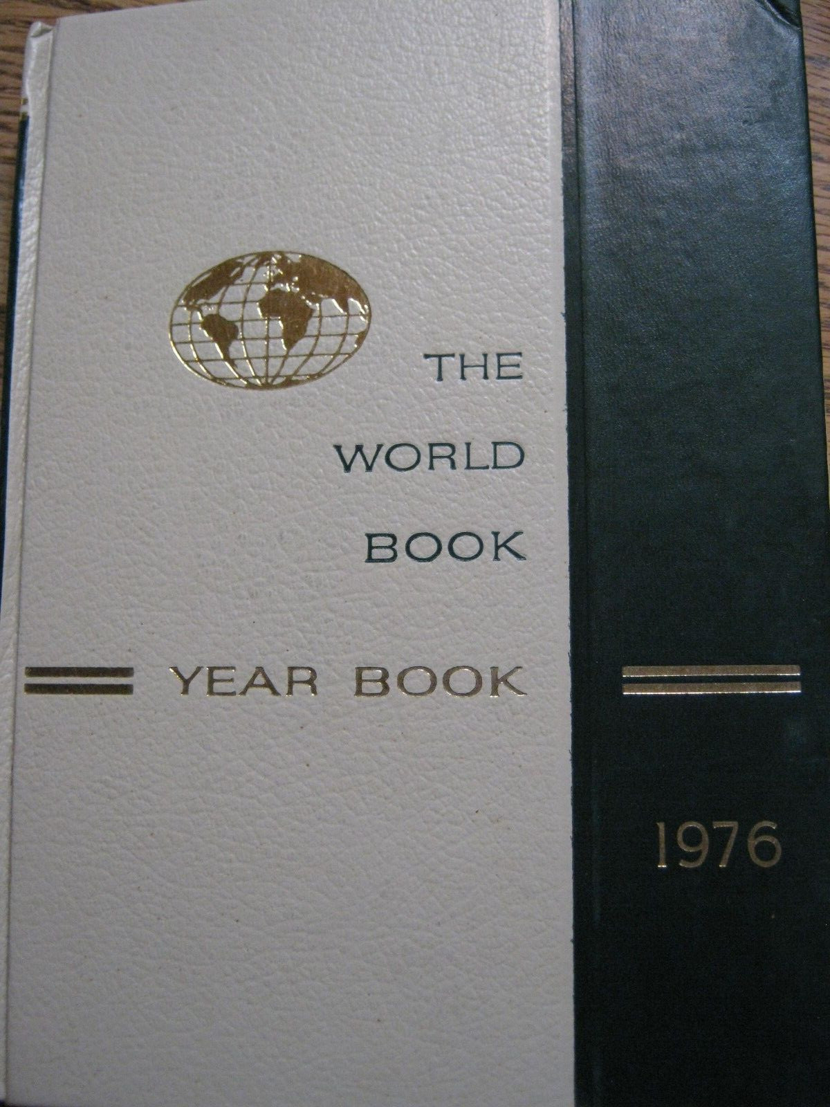 The World Book Yearbook 1976, 608 pages