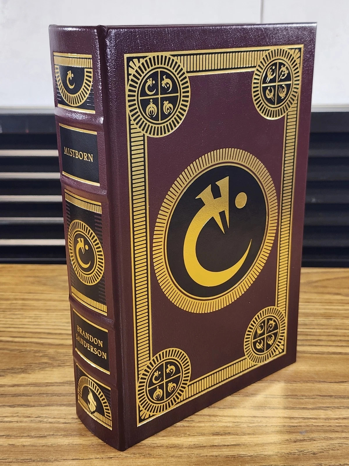 Brandon Sanderson – Mistborn: The Final Empire – Leatherbound Signed