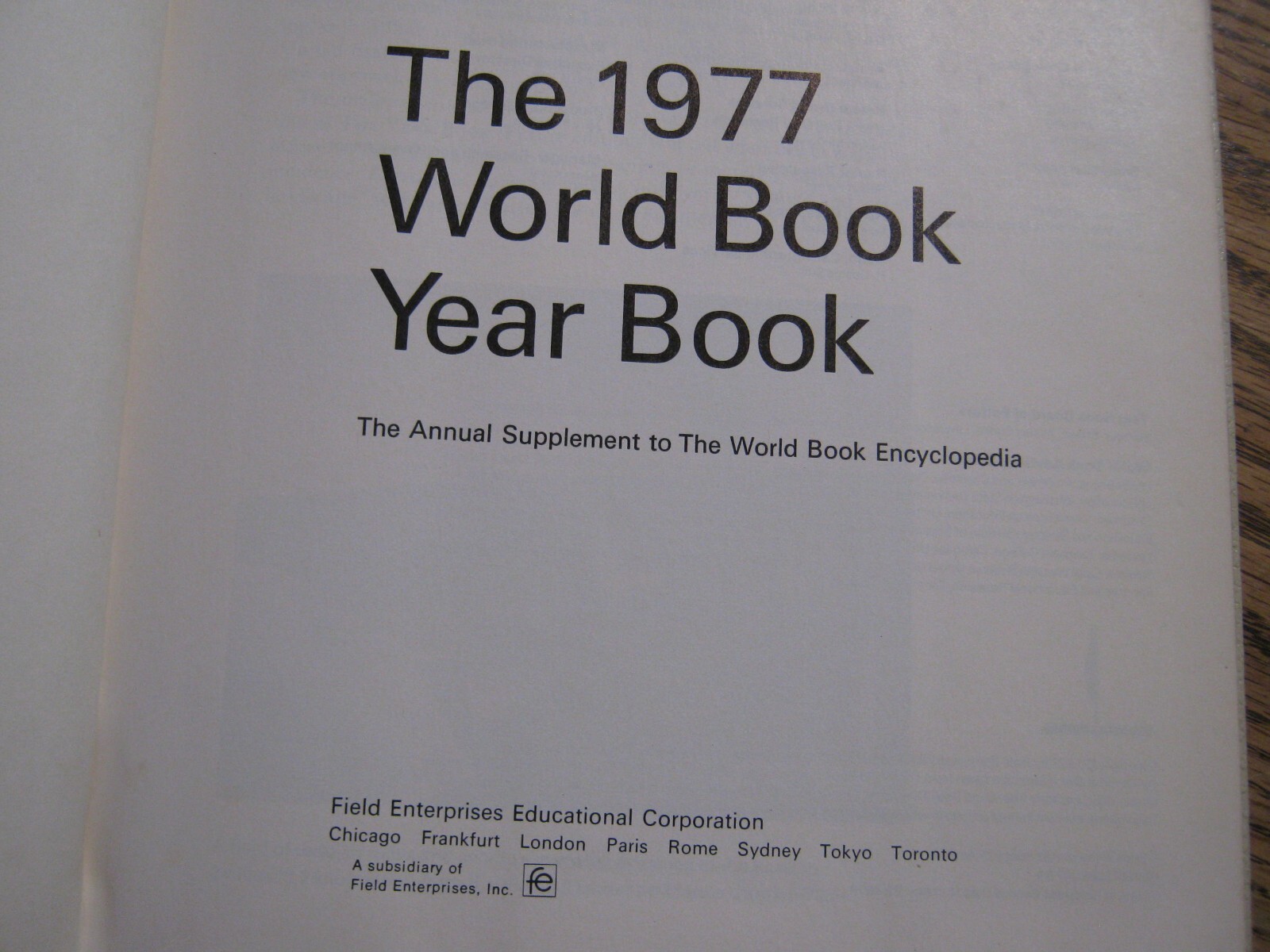 The World Book Yearbook 1977, 608 pages