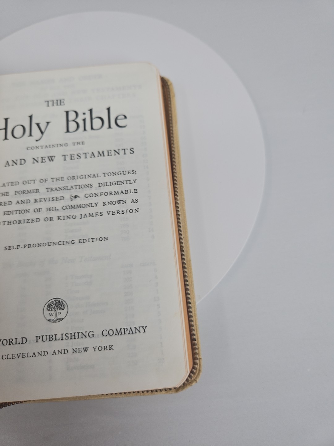 1950 World Publishing Bible White Cover, Zipper, Name Imprinted On Cover Cross