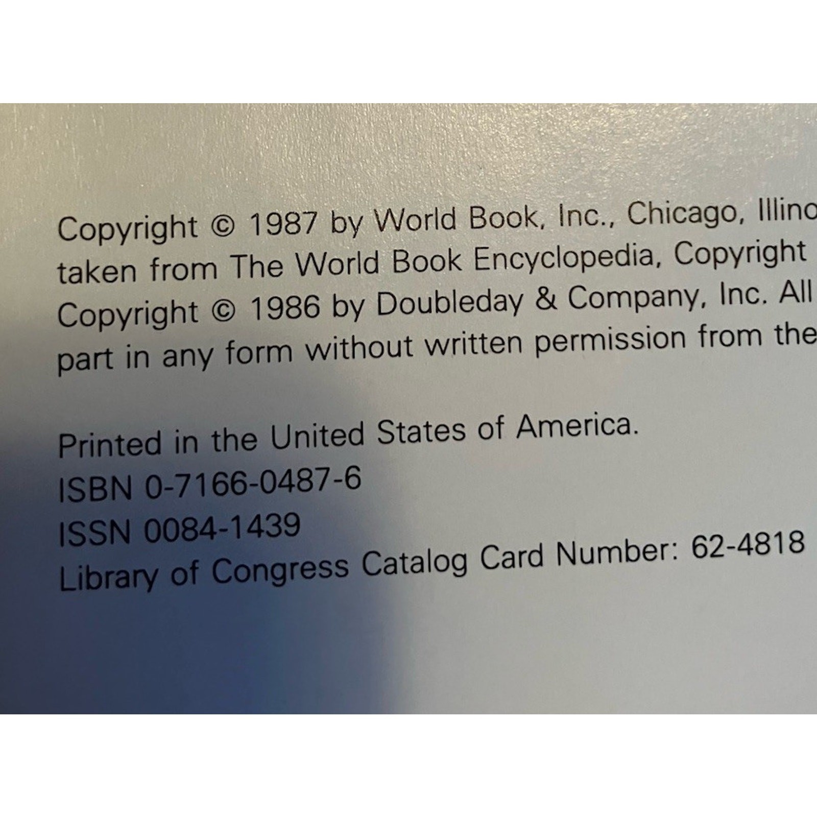 1987 The World Book Encyclopedia Yearbook 1986 Year in Review 608 Pages