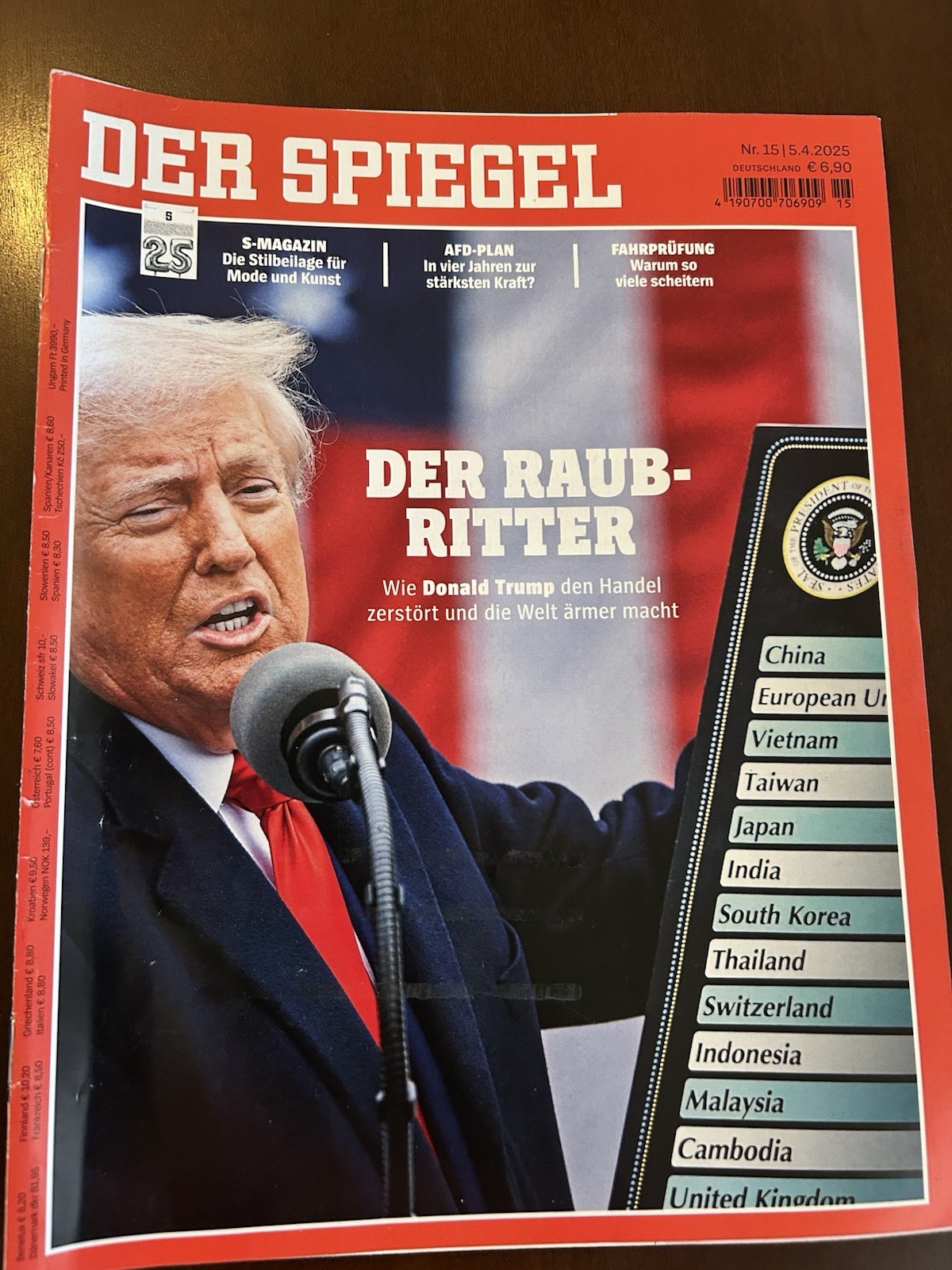 DER SPIEGEL Magazine No. 15, 04/05/2025 DER RAUBRITTER – THE ROBBER KNIGHT