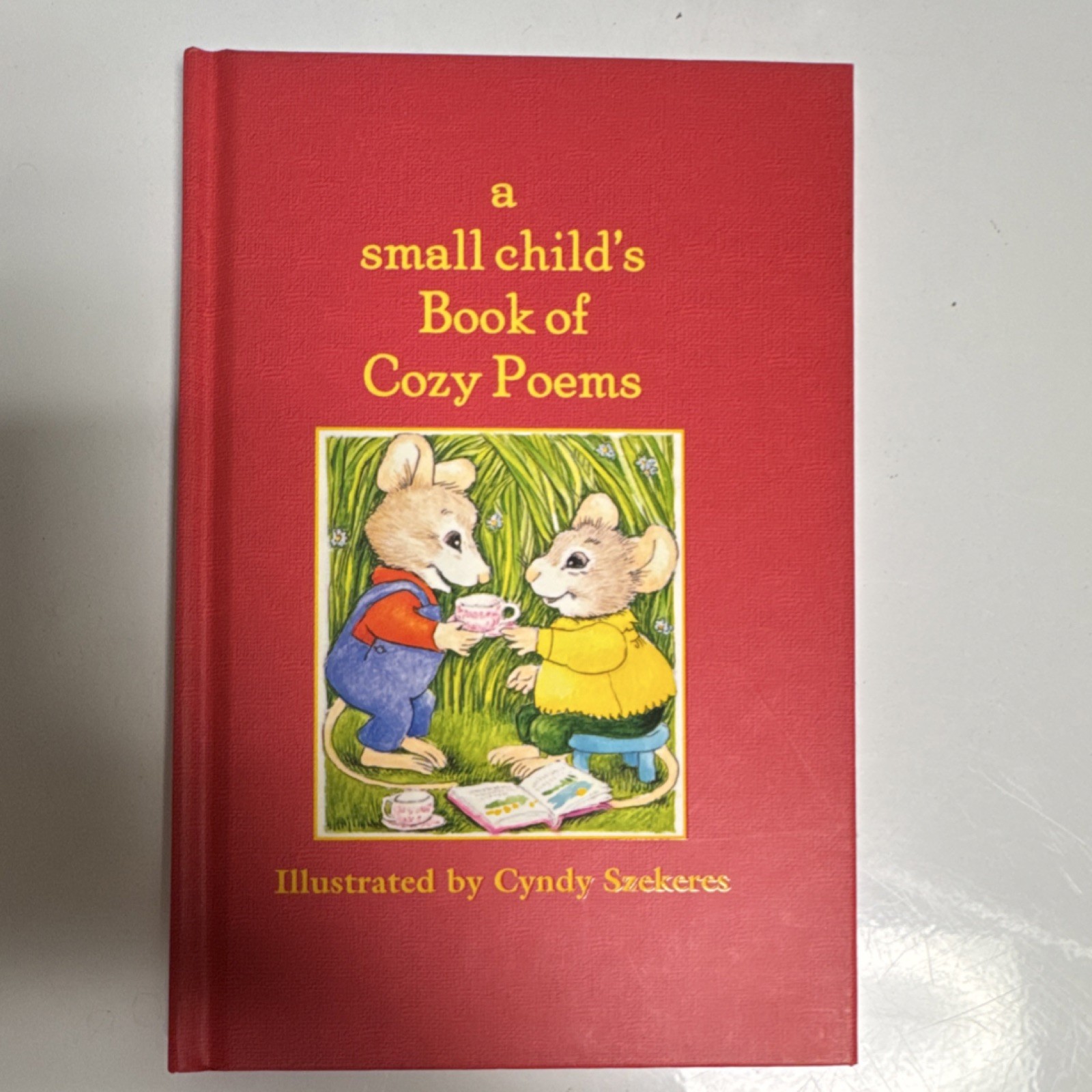 Cyndy Szekeres Cozy Poems Scholastic Inc. Hardcover Ages 4-8