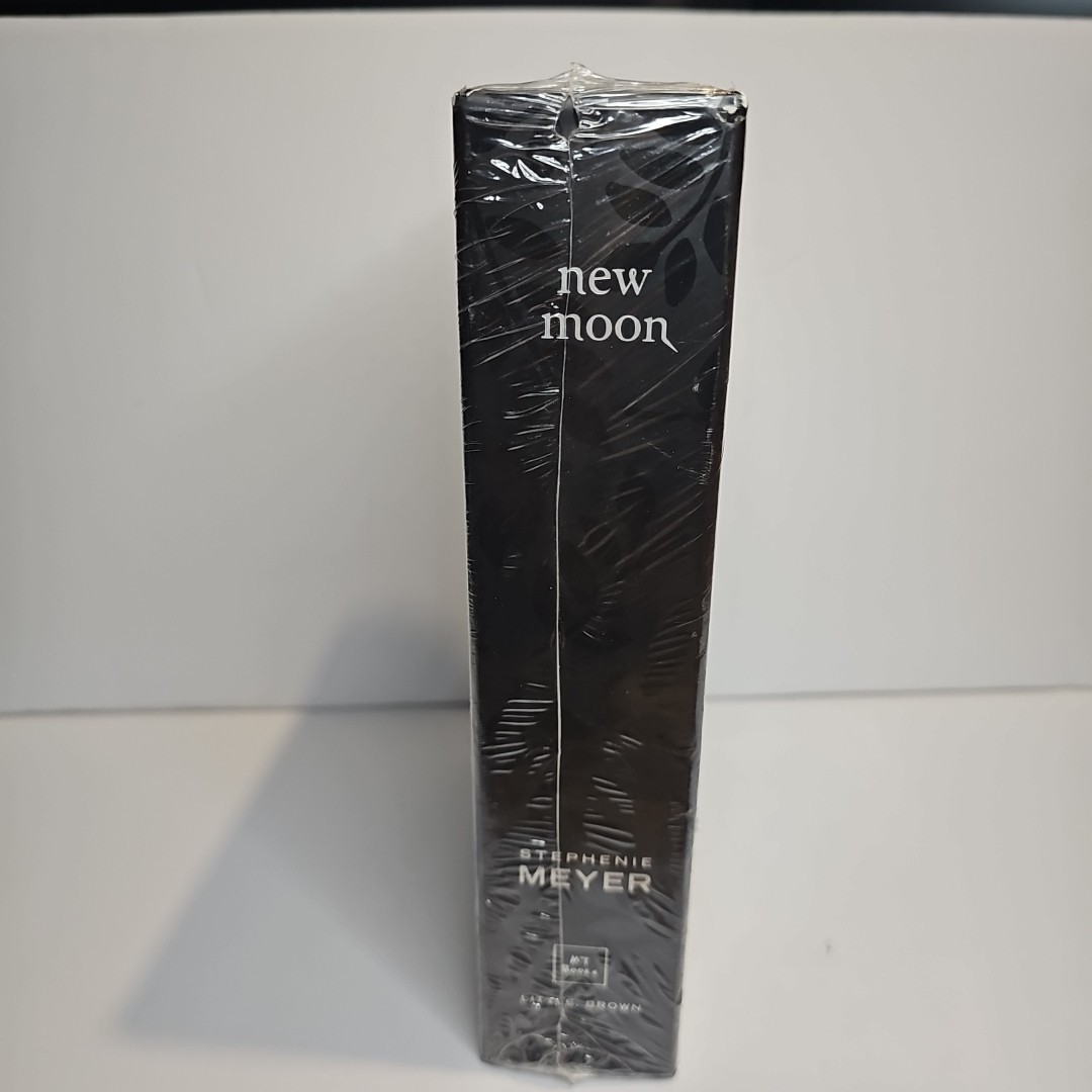 New Moon by Stephenie Meyer Collector&rsquo;s Edition Deluxe Slipcase Cloth Cover