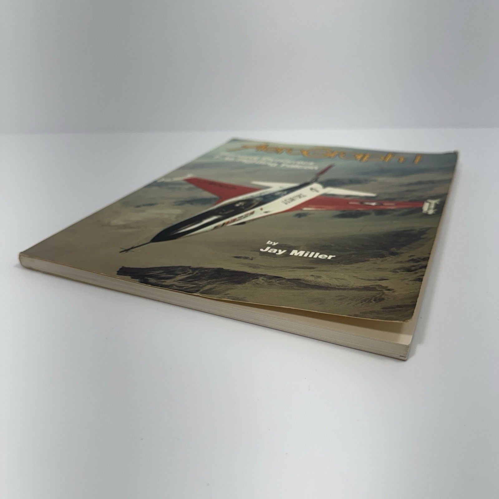 AeroGraph 1 The General Dynamics F16 Fighting Falcon, Jay Miller, 1982 W/RECORD