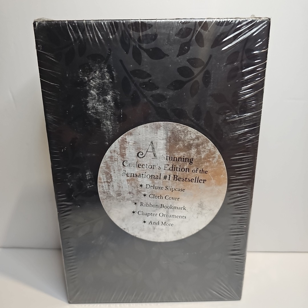 New Moon by Stephenie Meyer Collector&rsquo;s Edition Deluxe Slipcase Cloth Cover
