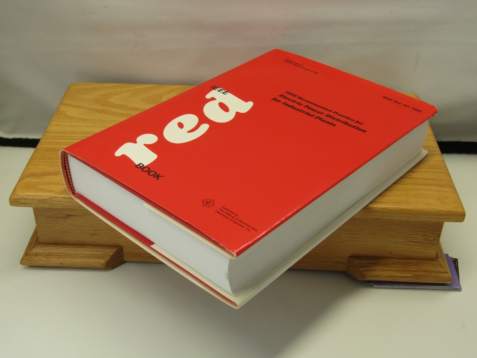 IEEE RED BOOK Std 141-1986 ELECTRIC POWER DISTRIBUTION (5th Print June 1992)