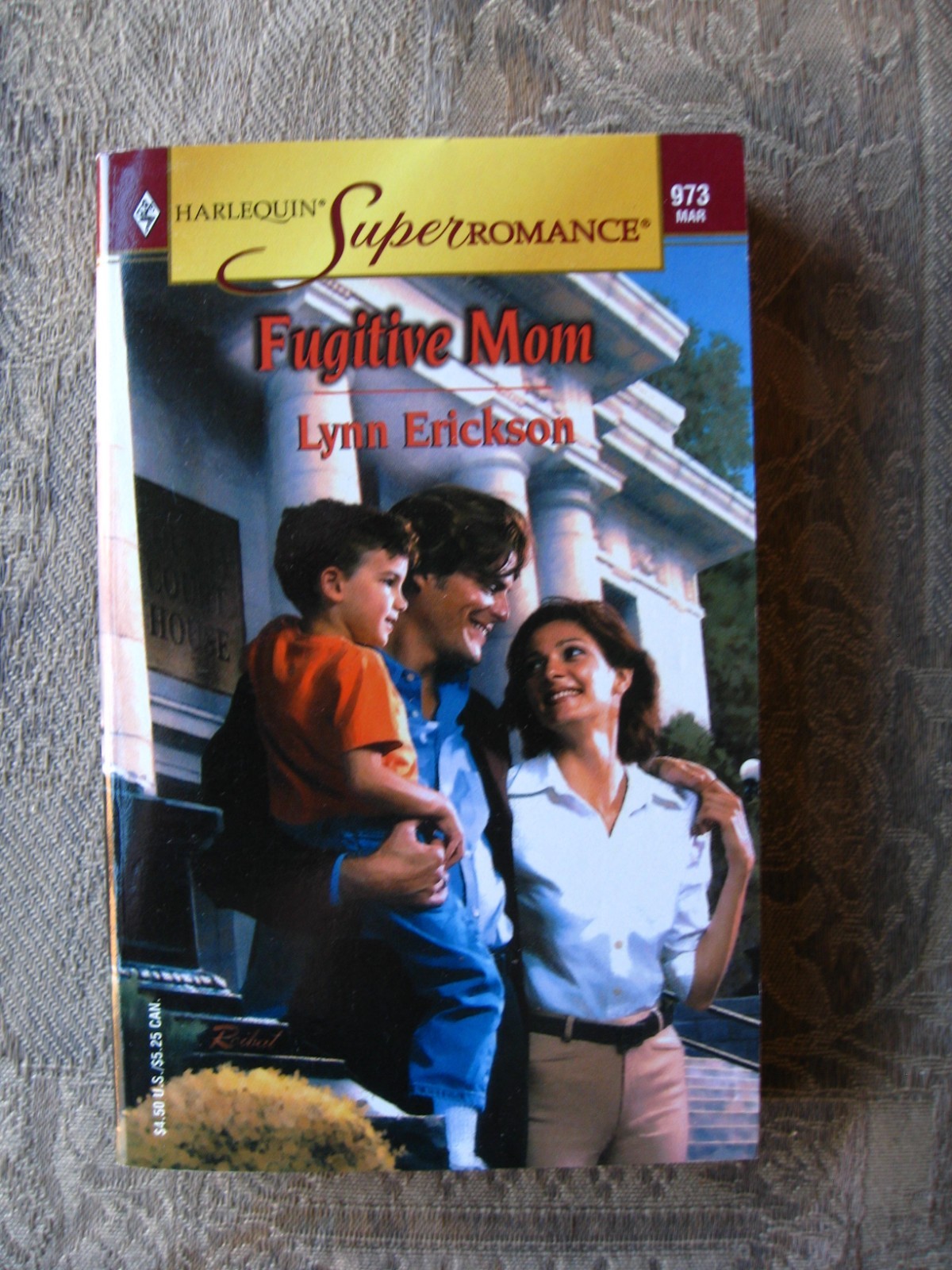 Lynn Erickson – Fugitive Mom (Harlequin Superromance #973) 2001- paperback