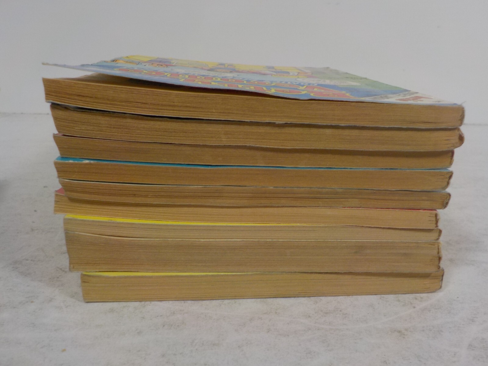 N A1030 The Archie Digest Library Betty and Veronica Comics Lot of 9