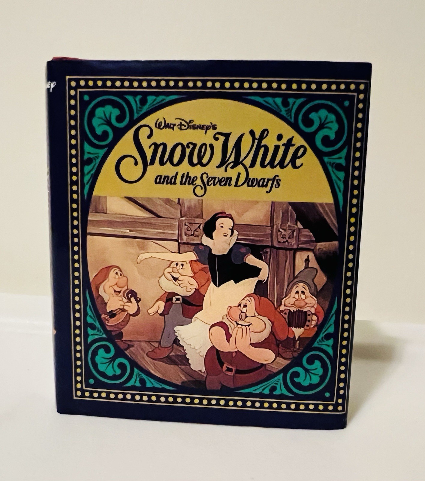 WALT DISNEY&rsquo;S SNOW WHITE AND SEVEN DWARFS Mini Book Running Press Karen Kreider