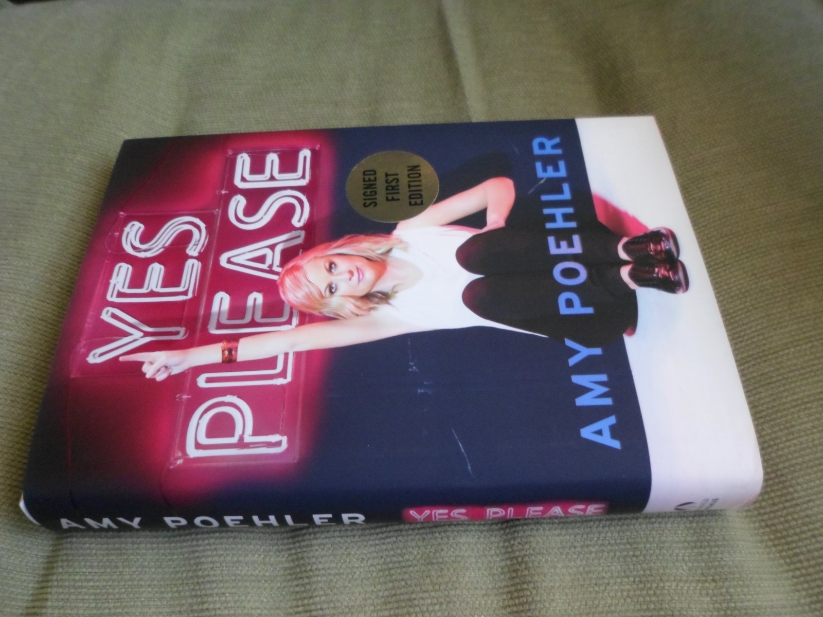 AMY POEHLER SIGNED – YES PLEASE – First Hardcover Limited Edition NEW SNL