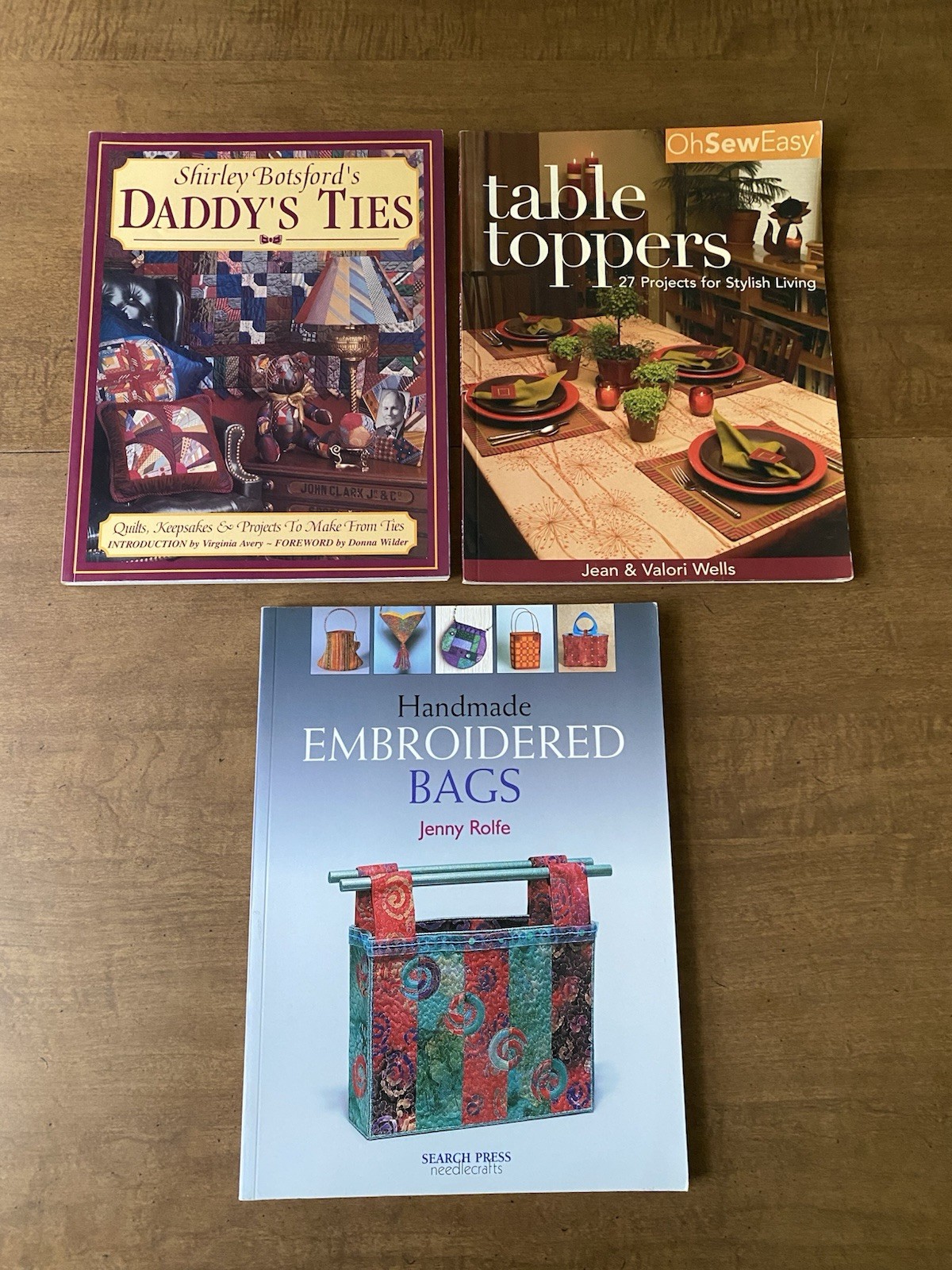 Daddy&rsquo;s Ties – Shirley Botsford paperback + embroidered bags + table toppers EUC