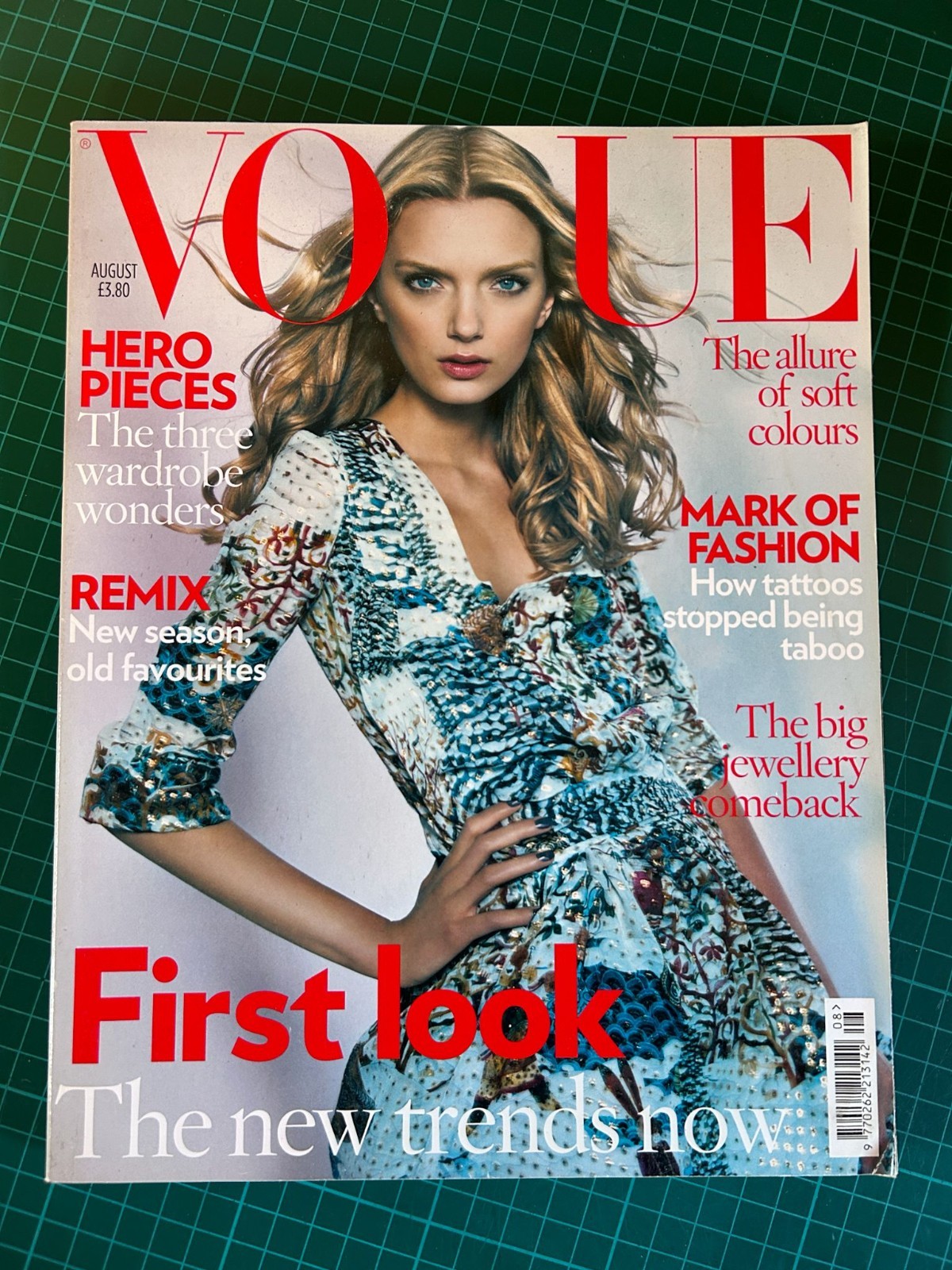 VOGUE UK – August 2008 – LILY DONALDSON COVER – STUNNING GIFT QUALITY