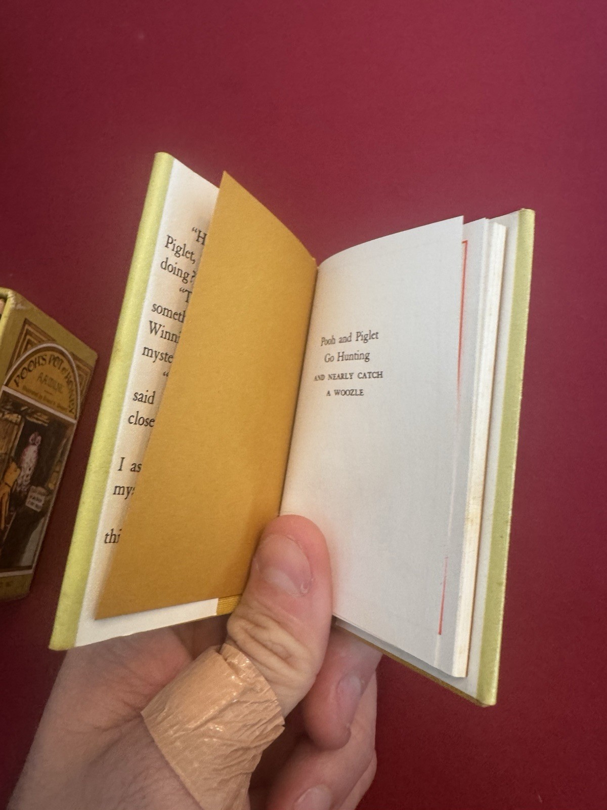 POOH&rsquo;S POT O&rsquo;HONEY 1968 Vintage Mini Book Set Boxed