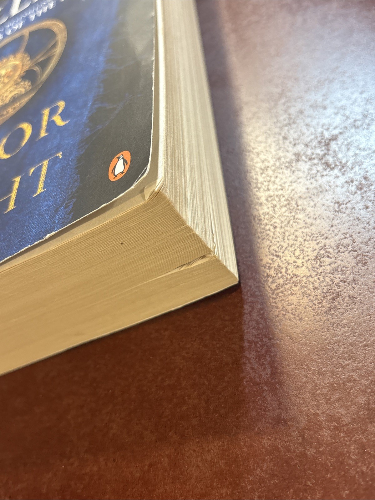 The Armor of Light Kingsbridge – By Ken Follett VERY GOOD (#1186-1)