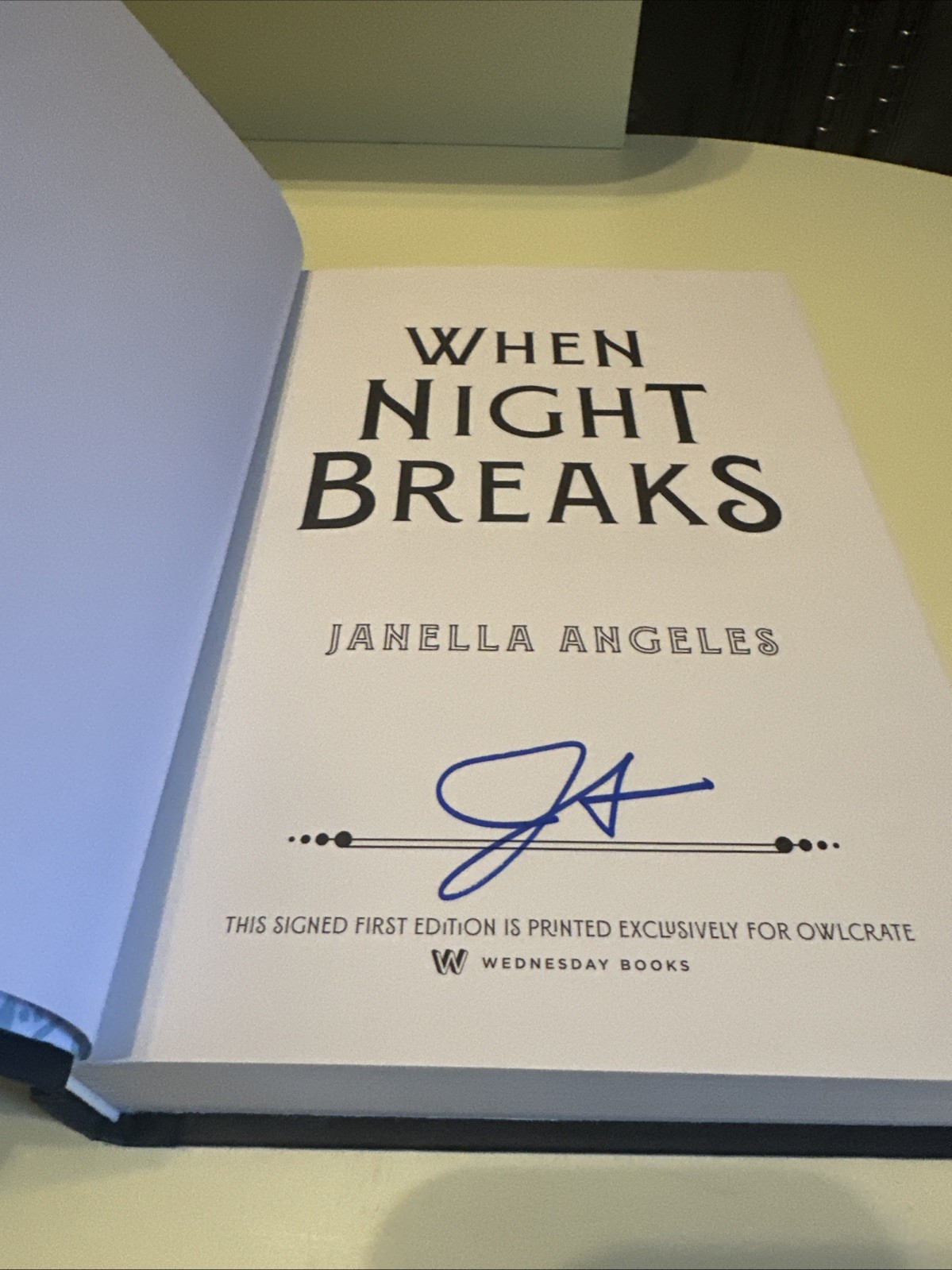 SIGNED FIRST EDITION WHEN NIGHT BREAKS JANELLA ANGELES HC COLLECTIBLE BOOK L4