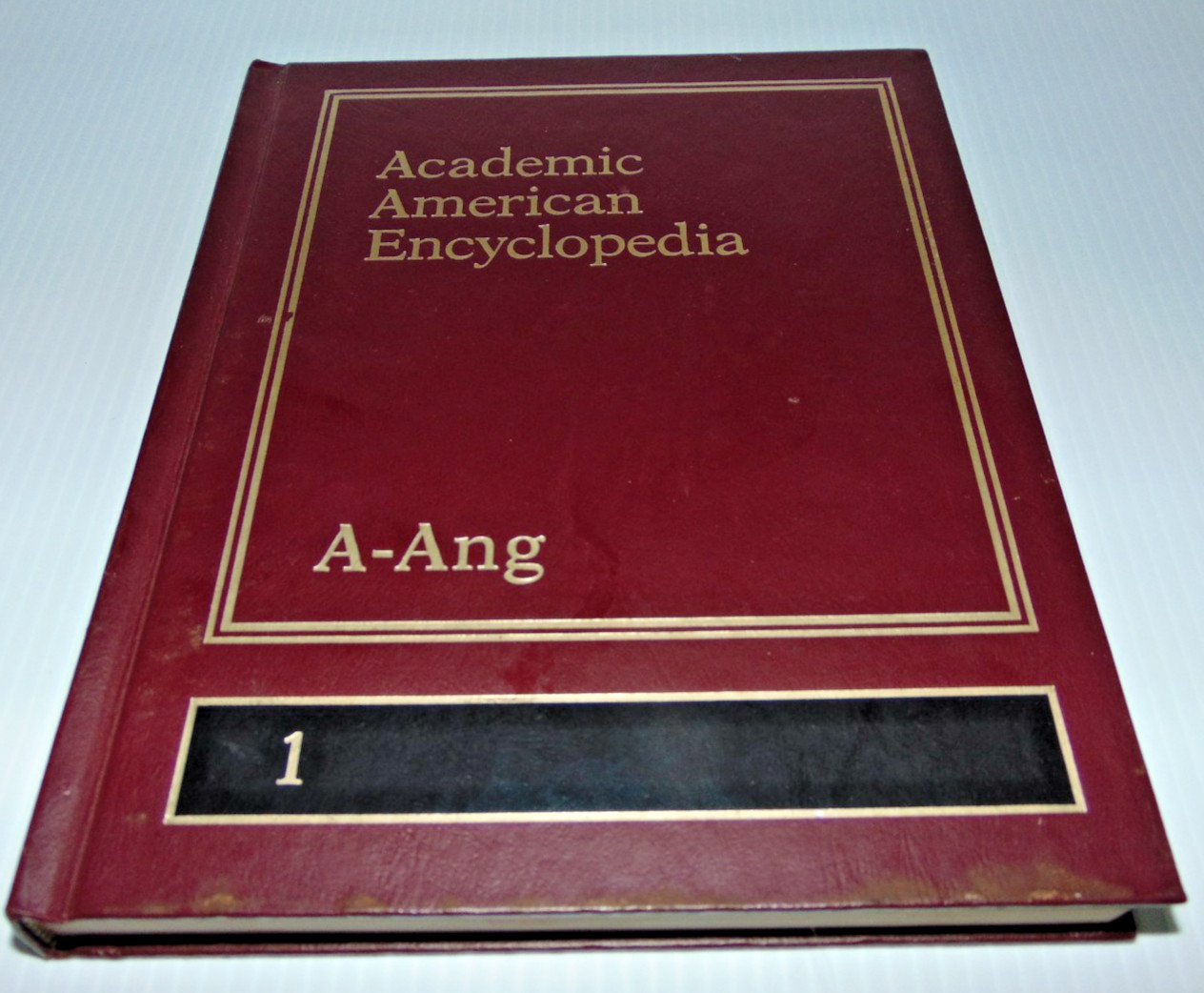 Vintage 1990 -Academic American Encyclopedia Vol 1 (A-Ang) GC