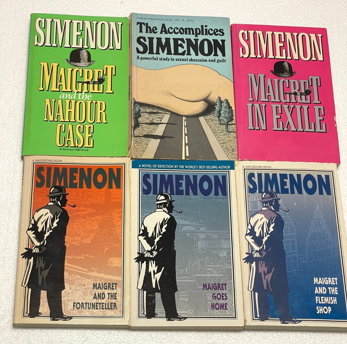40 Georges Simenon Books Mostly Maigret with 8 in French / Paperback / 1 Dupe