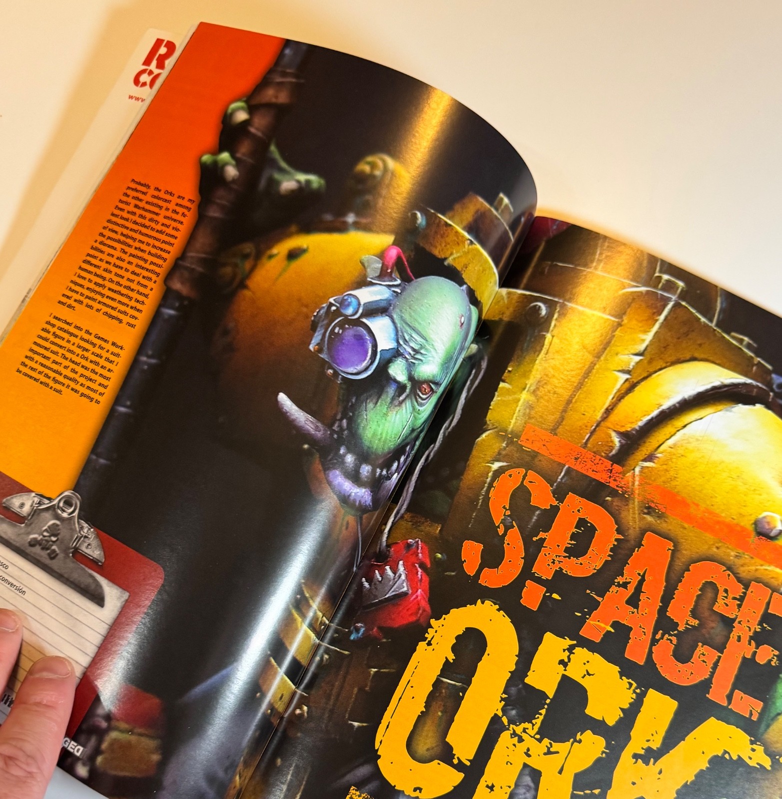 Damaged: Weathered & Worn Models Magazine – October 2011 – 80 Pages – WH40K