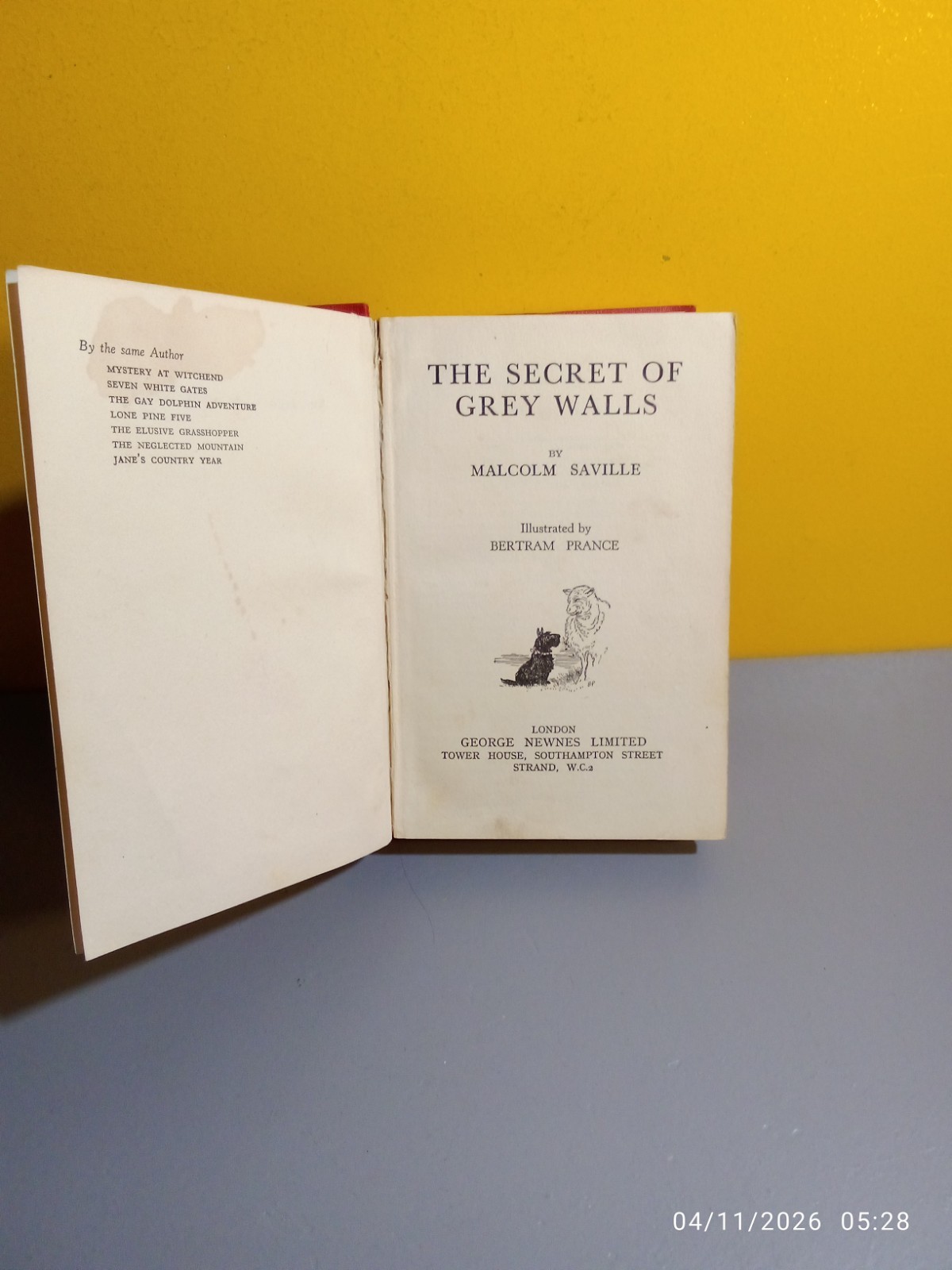 THE SECRET OF GREY WALLS – MALCOLM SAVILLE; 1954 GEORGE NEWNES 272 pages HB