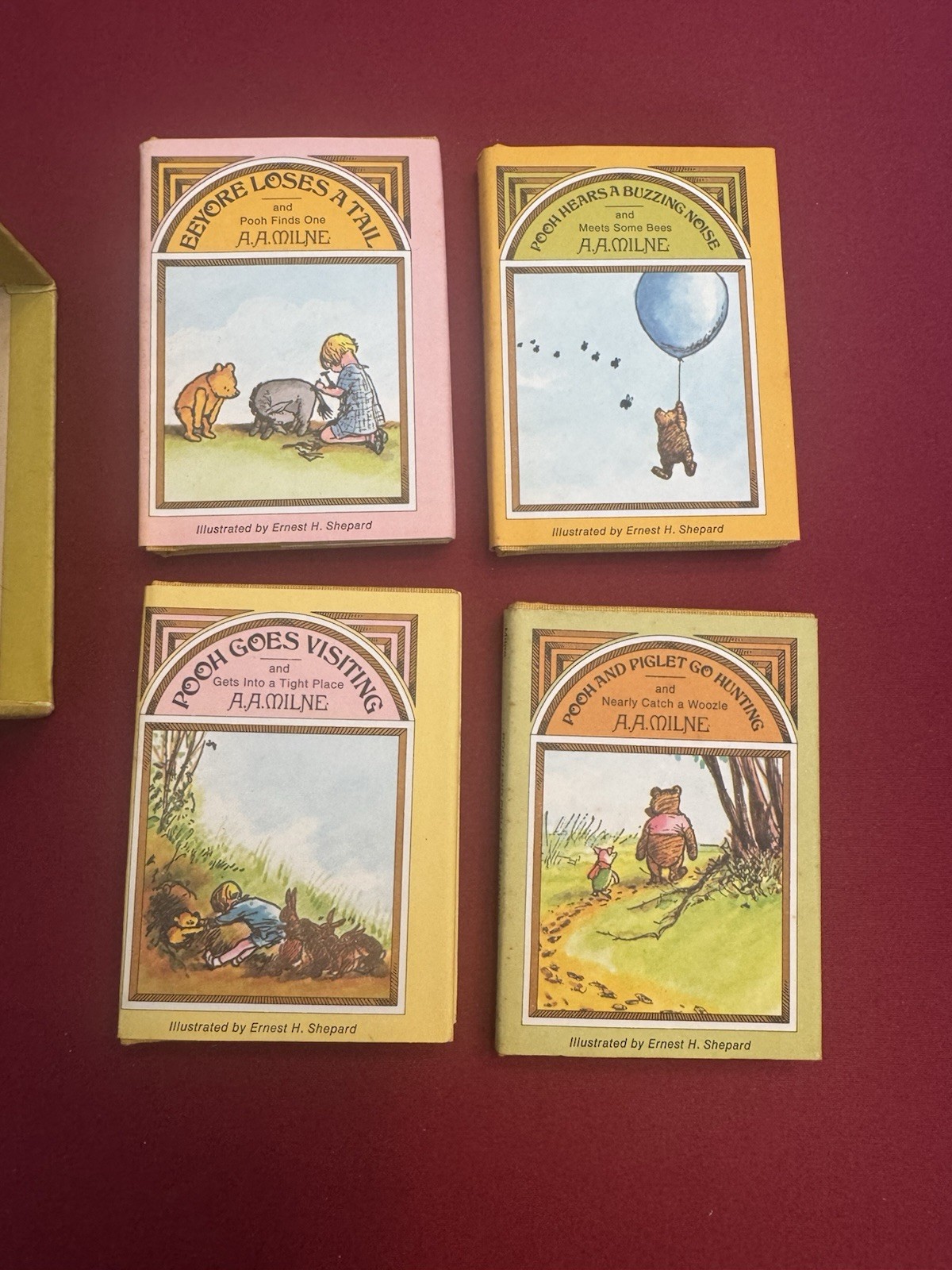 POOH&rsquo;S POT O&rsquo;HONEY 1968 Vintage Mini Book Set Boxed