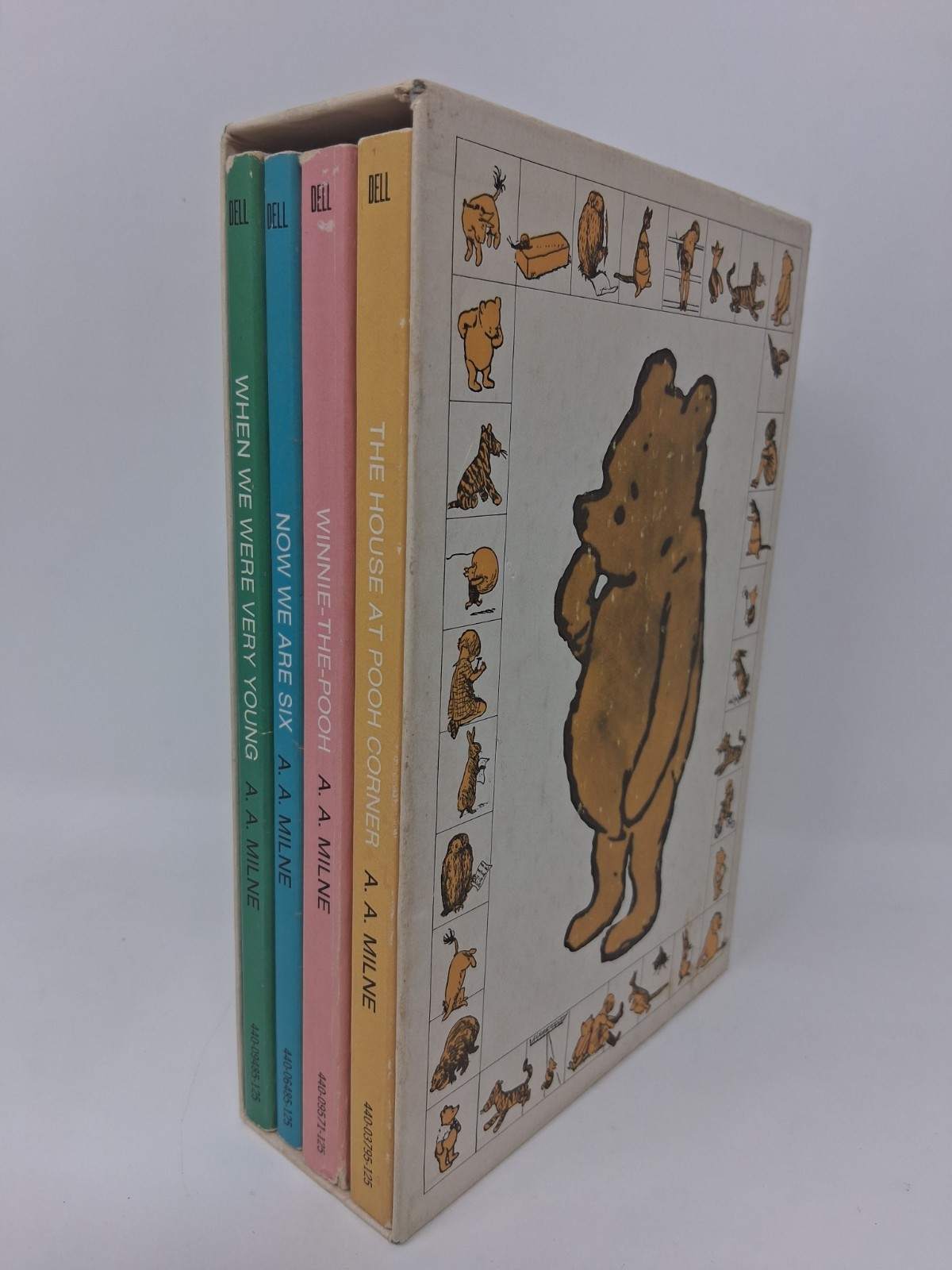 A Treasury of Winnie the Pooh Boxed Set Vintage 4 Book box Set 1976 EUC A Milne
