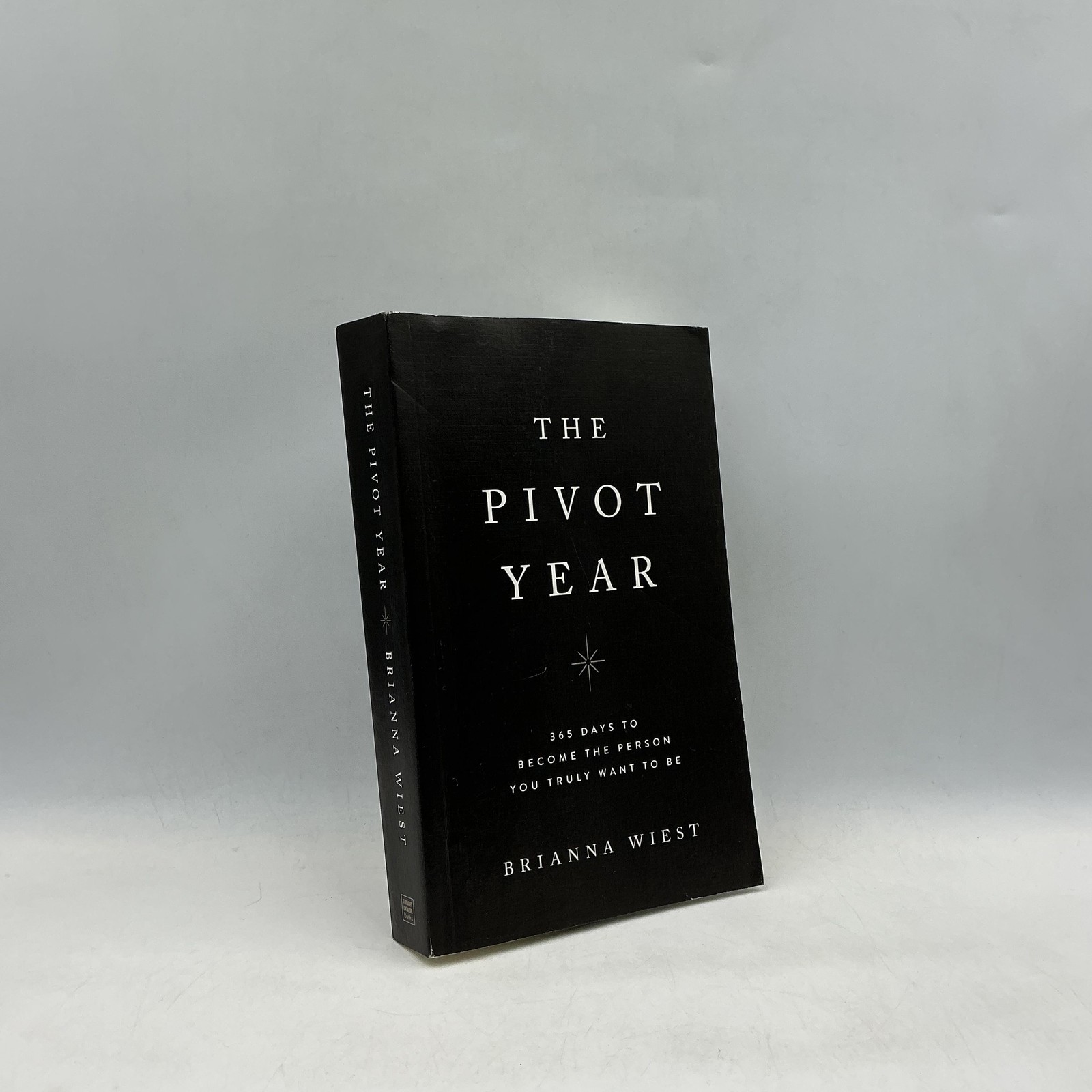 The Pivot Year Brianna Wiest Thought Catalog PB Black 2023 USA Self-Help