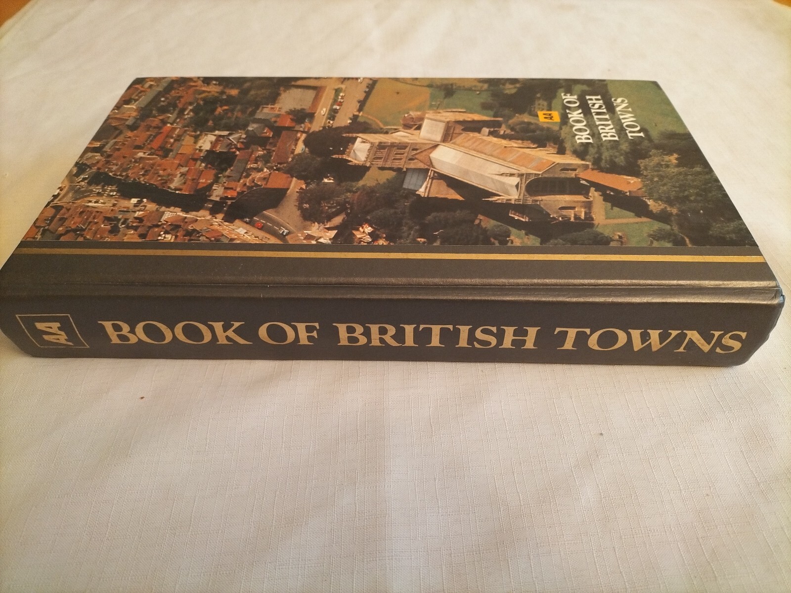 1982 AA Book Of British Towns Hardback 430+ pages. Bygone Era Of Britain