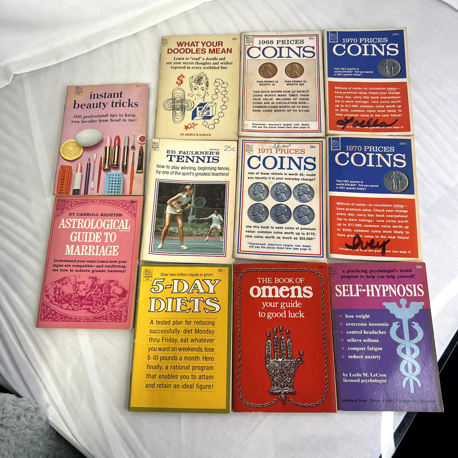 VTG Dell Purse Book Lot Of 11 Omens, Coins, Doodles, Diets, Self Hypnosis